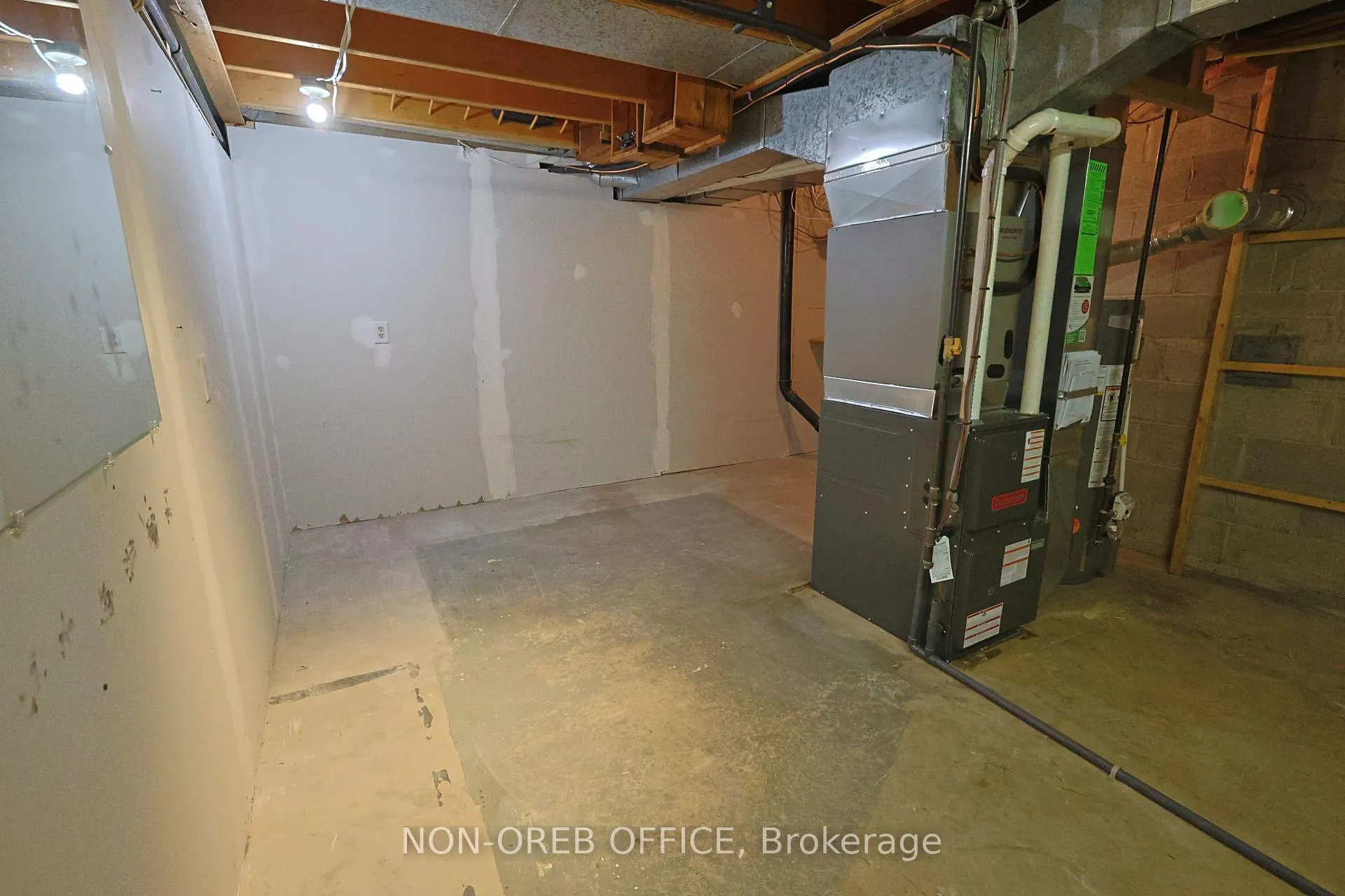 Photo 24 of 12 Downsview Crescent, Ottawa, Tanglewood — HOMEH