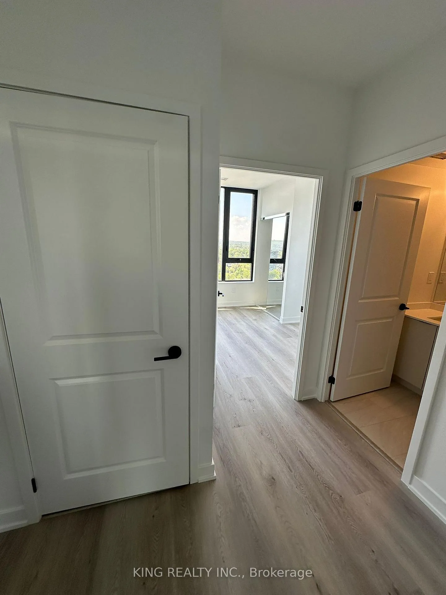 Photo 6 of Unit 2202, 2075 Lakeshore Road, Burlington, Brant — HOMEH