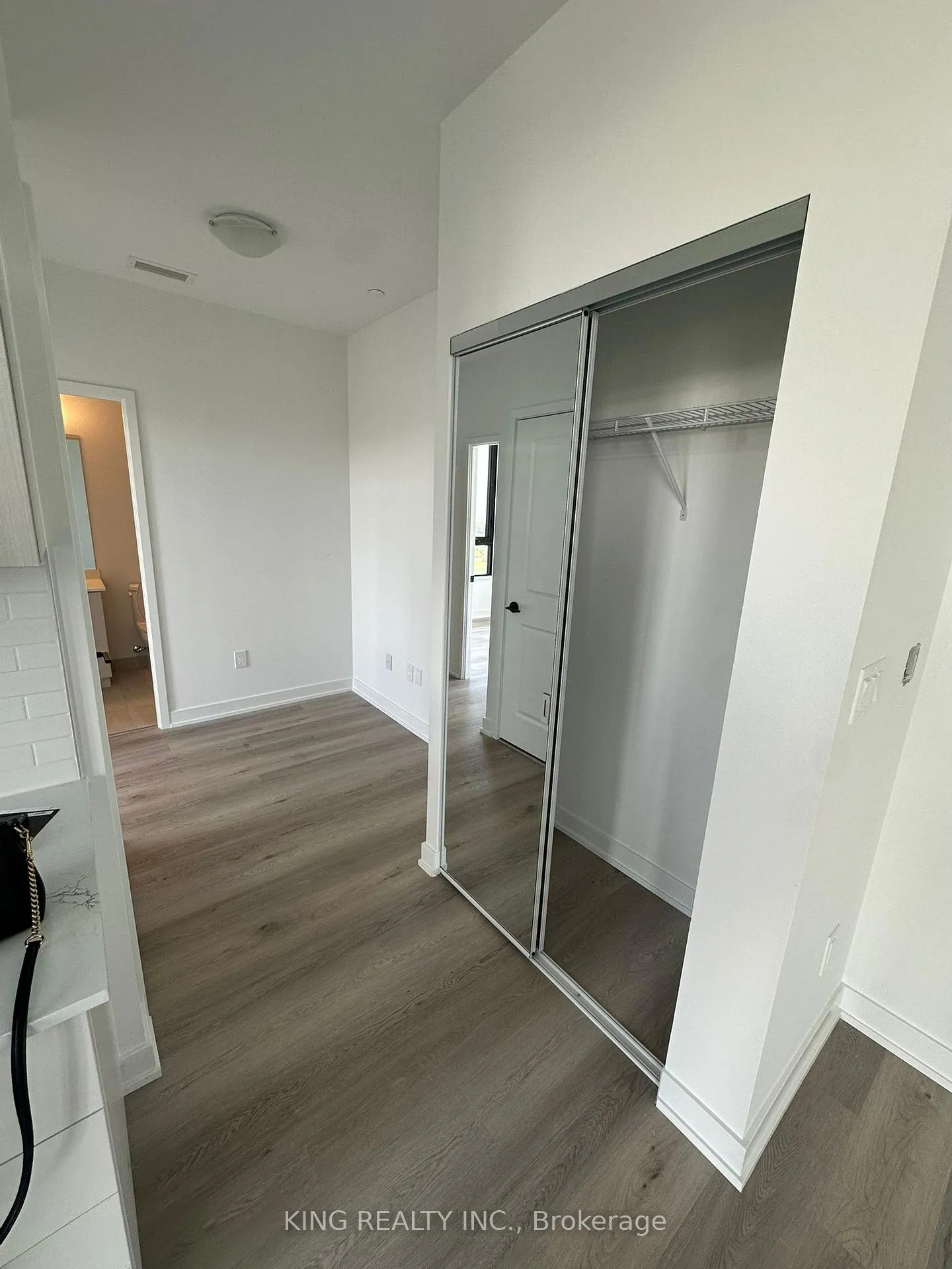Photo 7 of Unit 2202, 2075 Lakeshore Road, Burlington, Brant — HOMEH