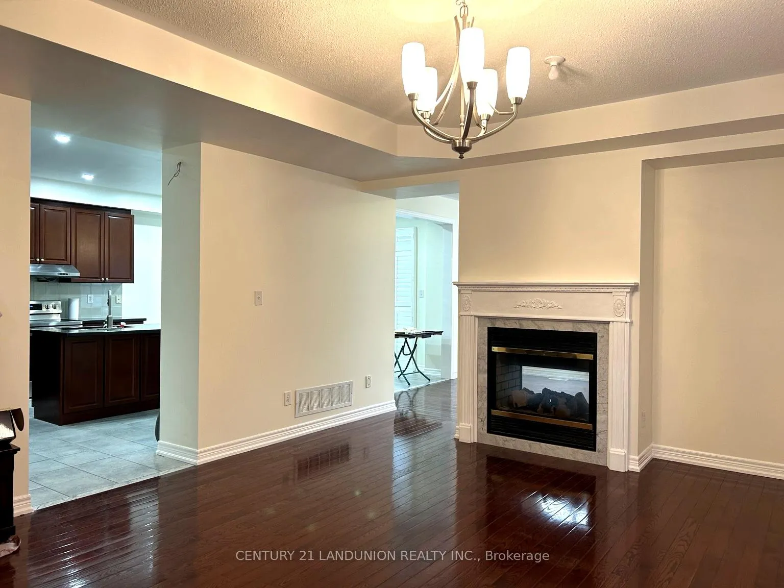 Photo 8 of 2238 Gladacres Lane, Oakville, Westmount — HOMEH