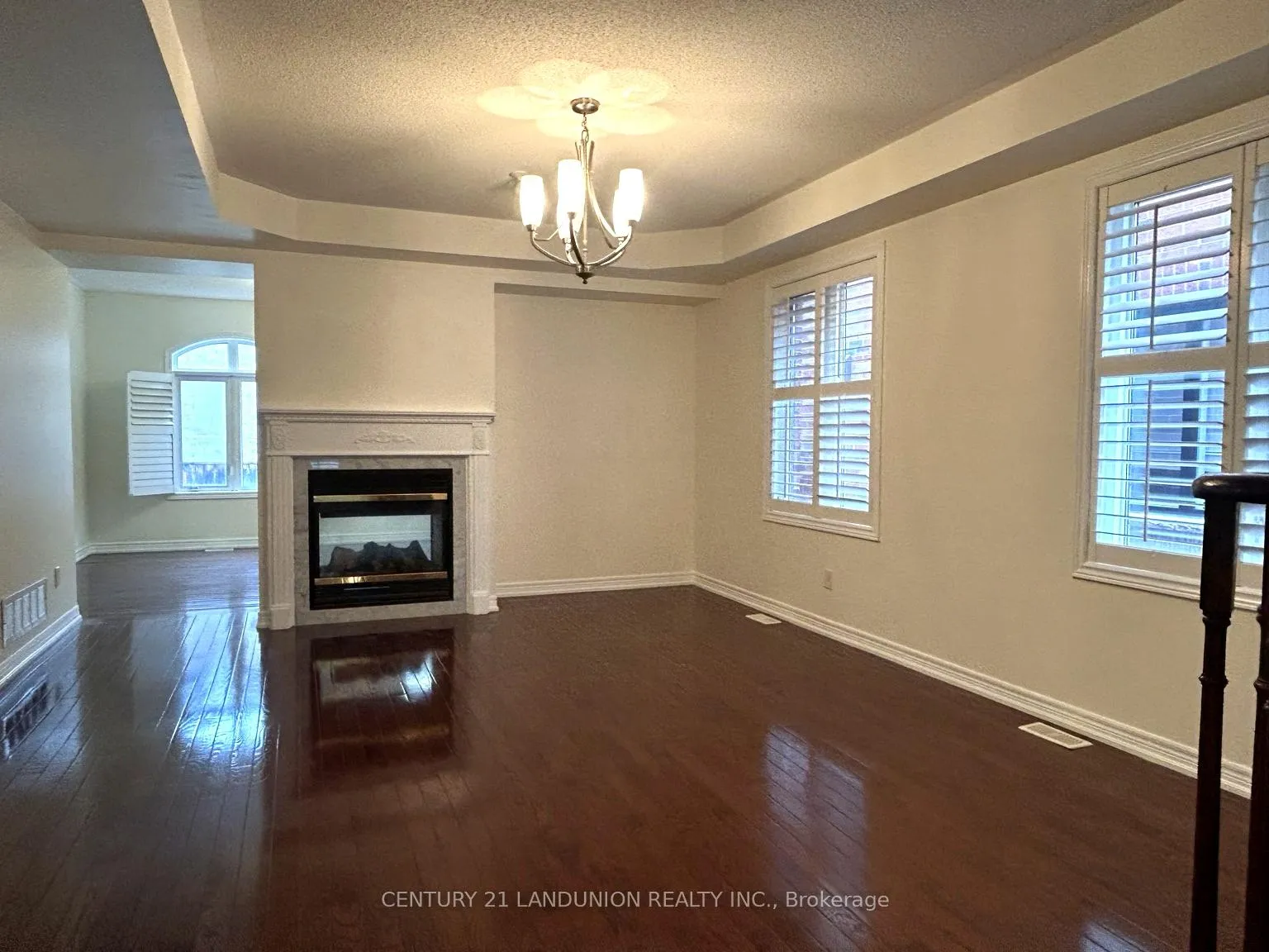 Photo 9 of 2238 Gladacres Lane, Oakville, Westmount — HOMEH
