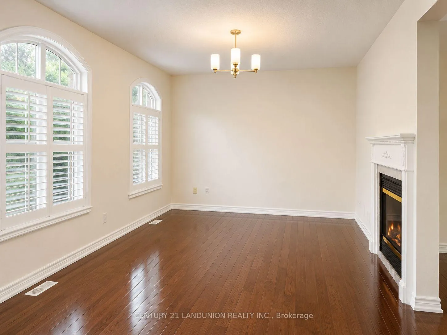 Photo 10 of 2238 Gladacres Lane, Oakville, Westmount — HOMEH