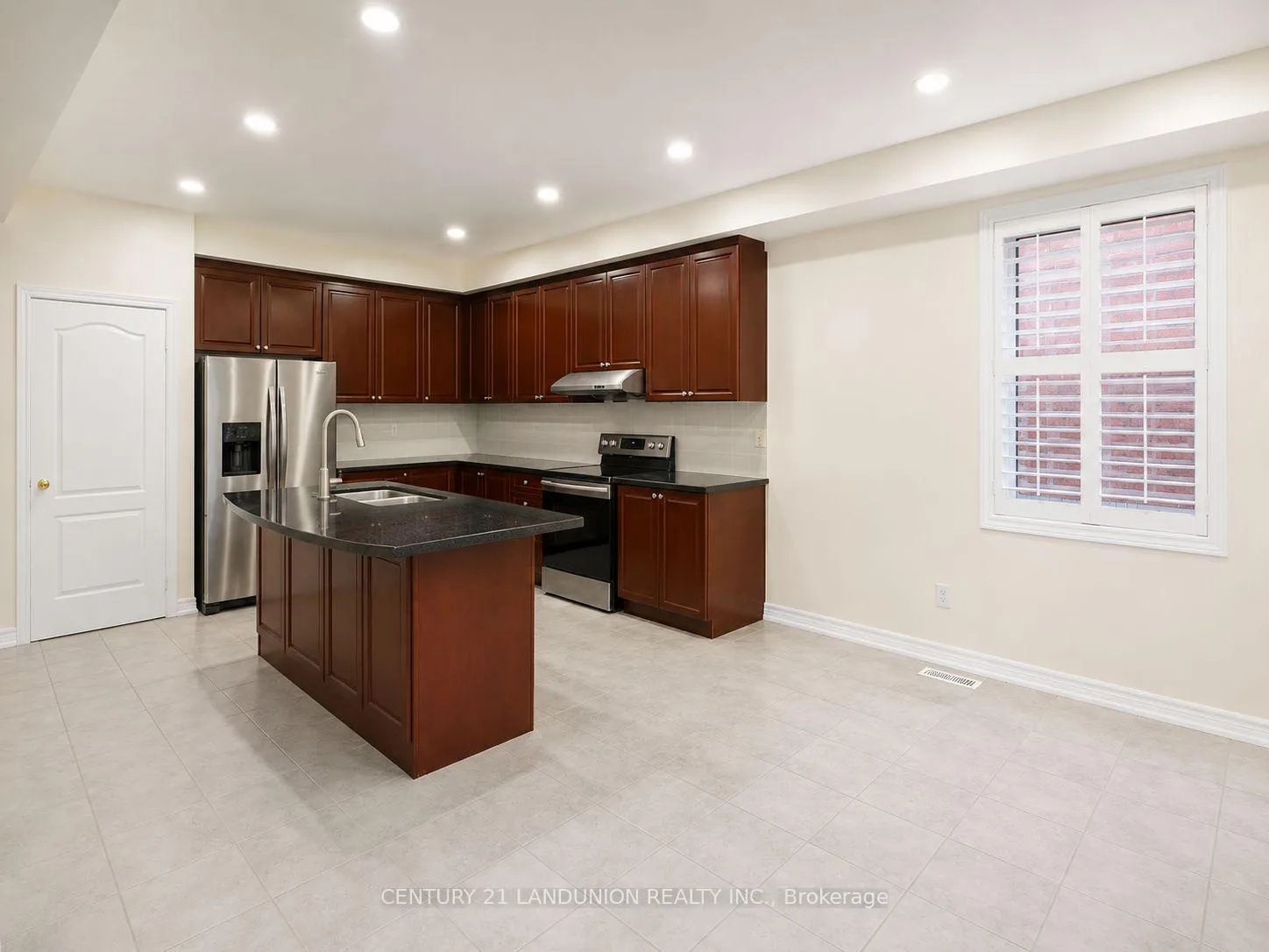 Photo 12 of 2238 Gladacres Lane, Oakville, Westmount — HOMEH