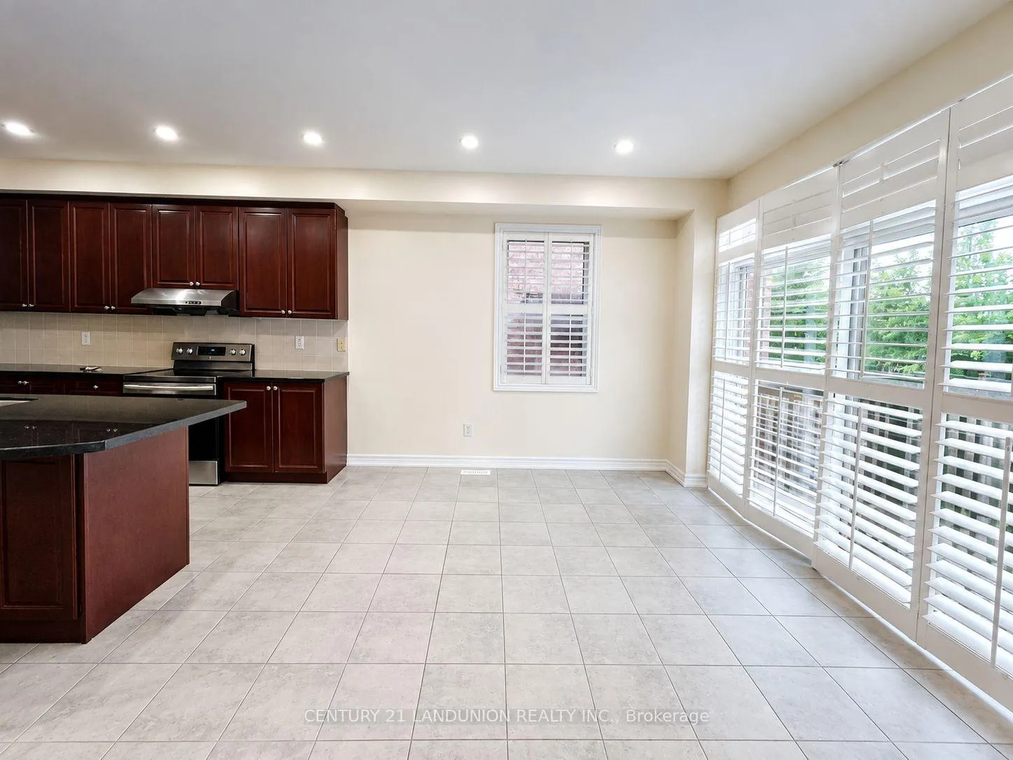Photo 14 of 2238 Gladacres Lane, Oakville, Westmount — HOMEH