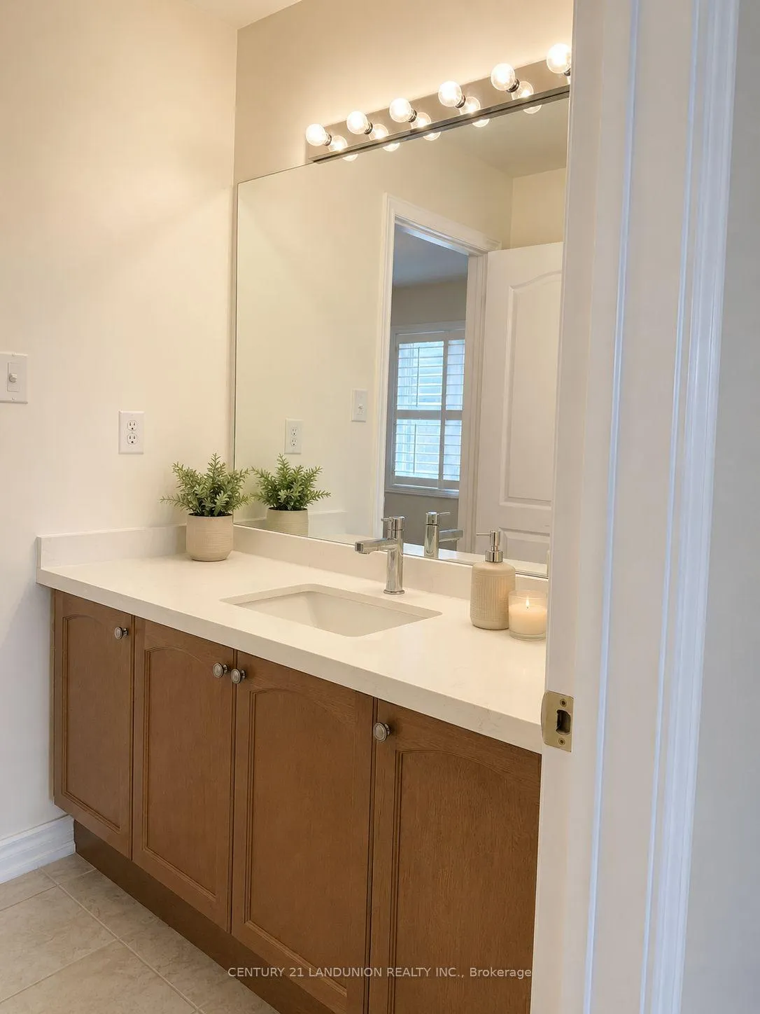 Photo 25 of 2238 Gladacres Lane, Oakville, Westmount — HOMEH