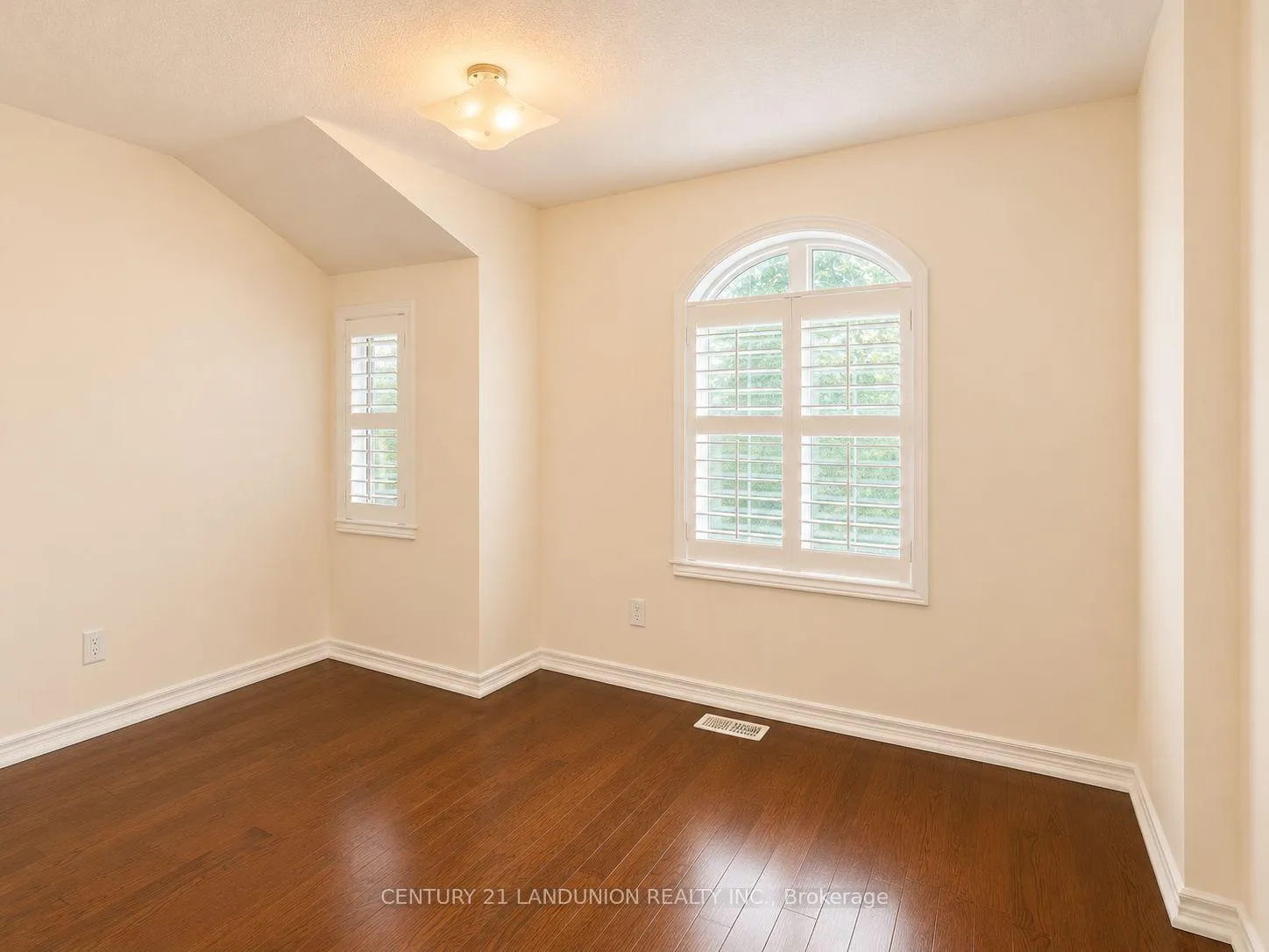 Photo 27 of 2238 Gladacres Lane, Oakville, Westmount — HOMEH