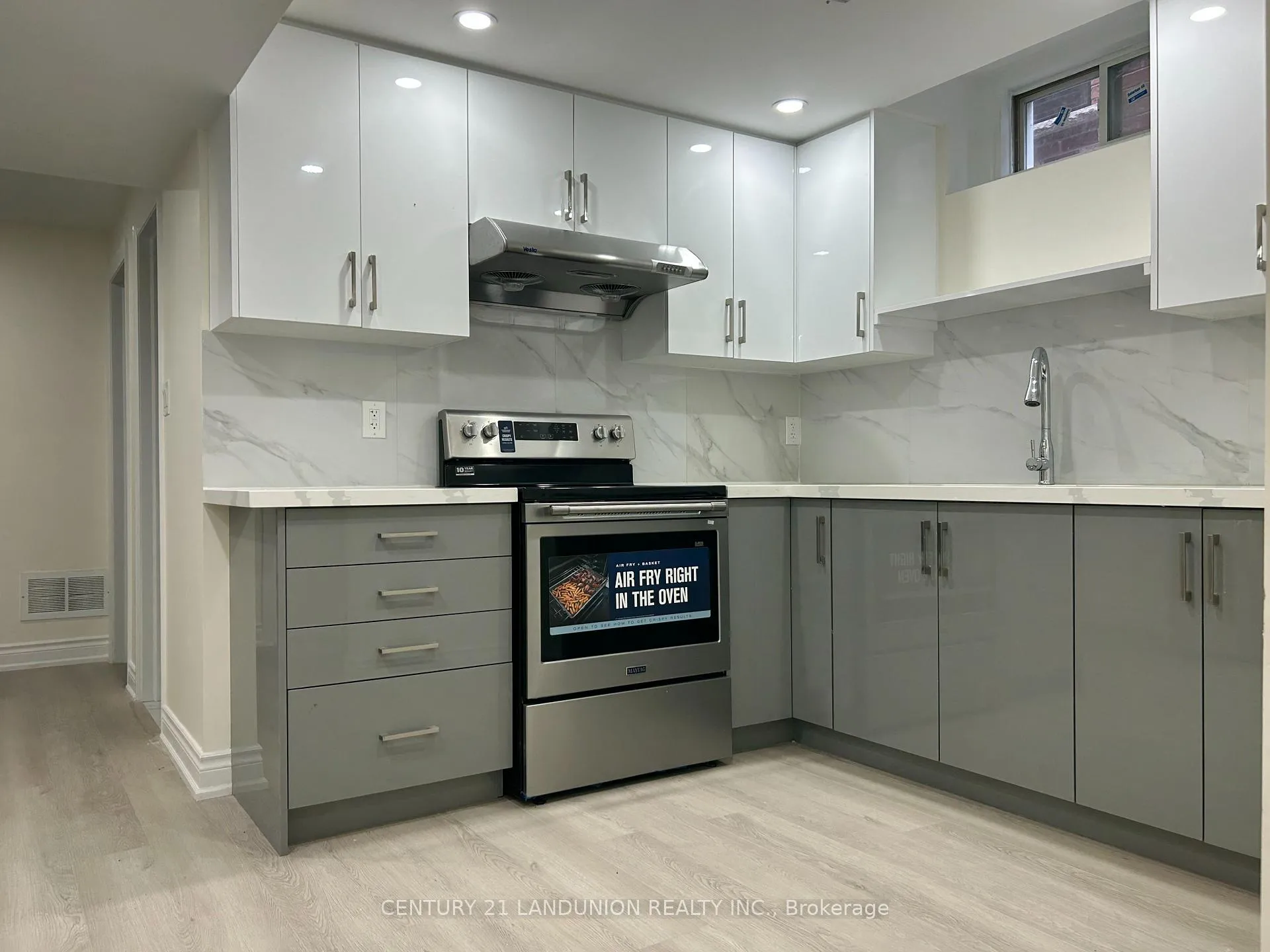 Photo 30 of 2238 Gladacres Lane, Oakville, Westmount — HOMEH