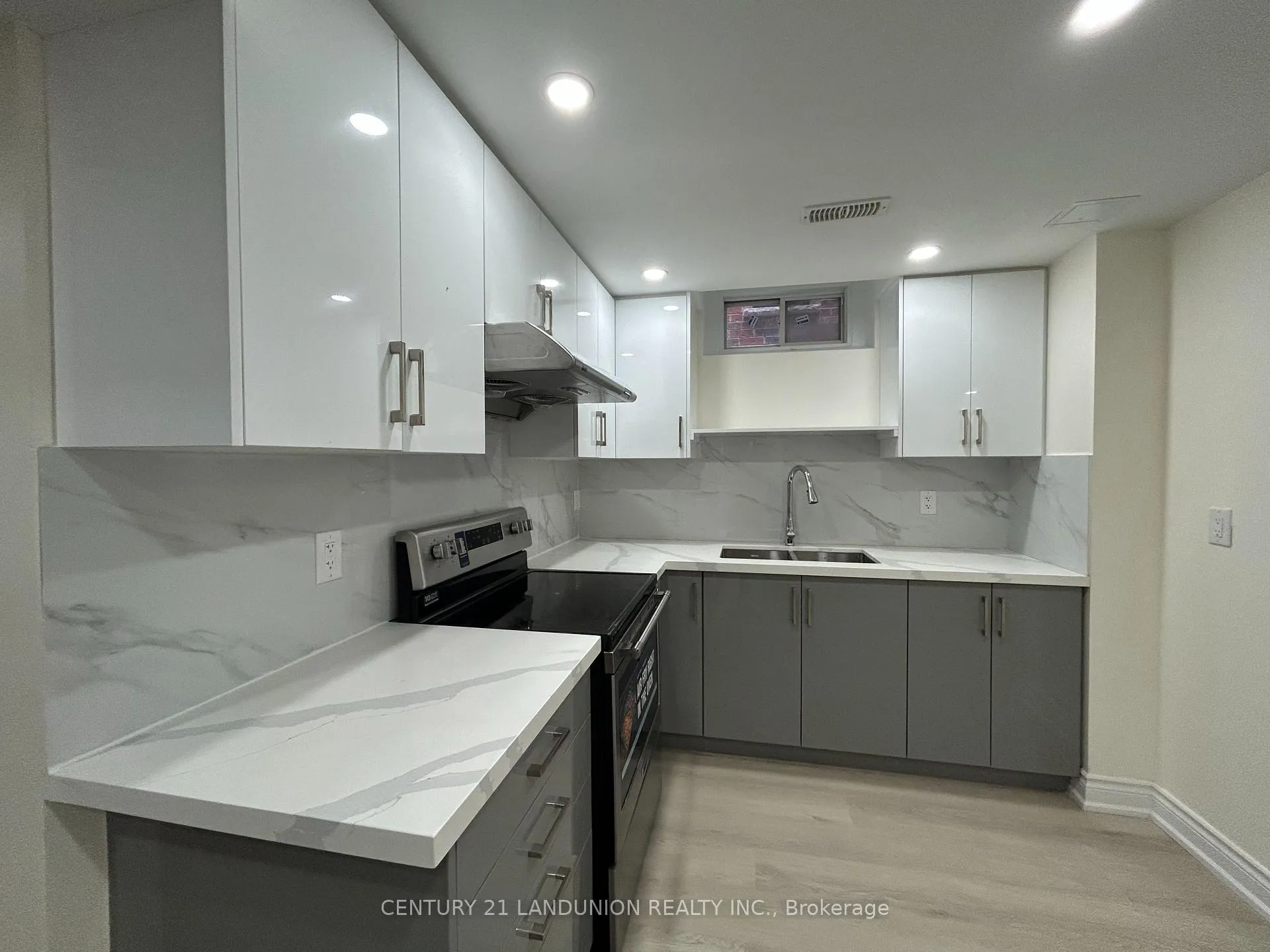 Photo 31 of 2238 Gladacres Lane, Oakville, Westmount — HOMEH