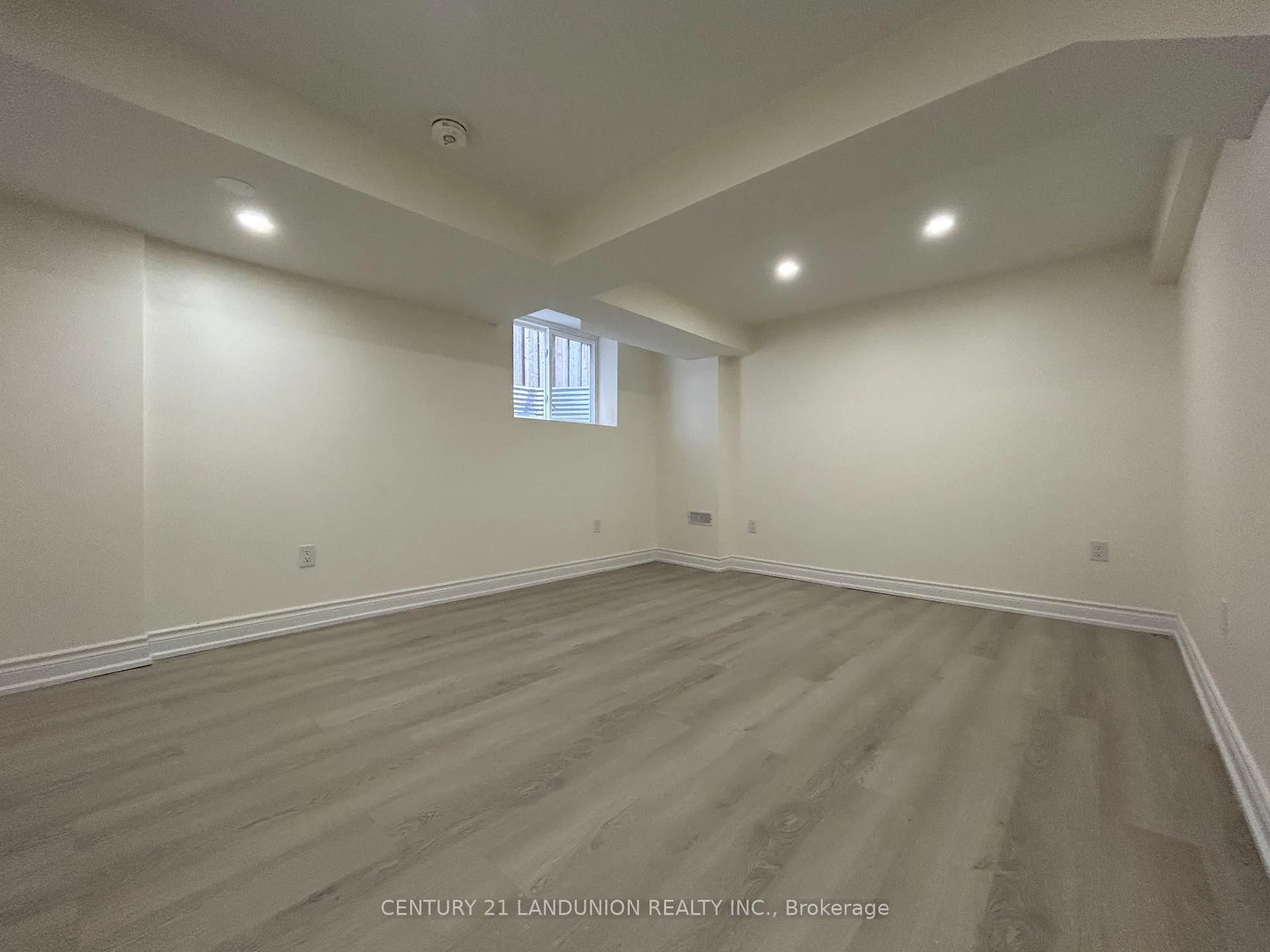 Photo 32 of 2238 Gladacres Lane, Oakville, Westmount — HOMEH
