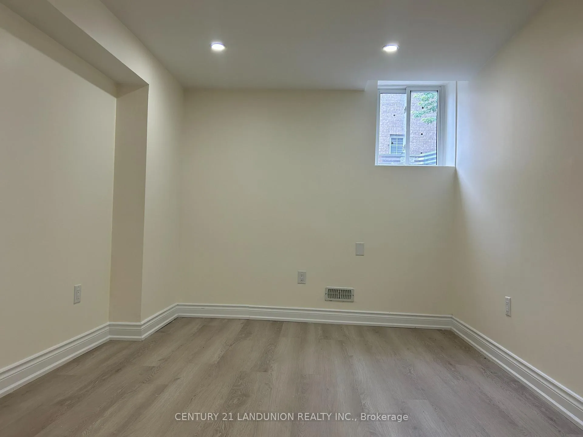 Photo 33 of 2238 Gladacres Lane, Oakville, Westmount — HOMEH