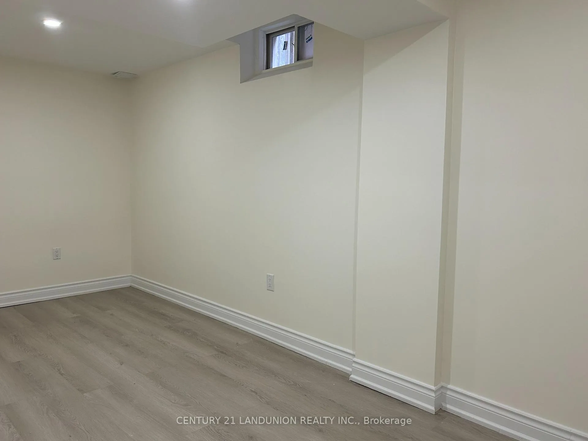 Photo 34 of 2238 Gladacres Lane, Oakville, Westmount — HOMEH