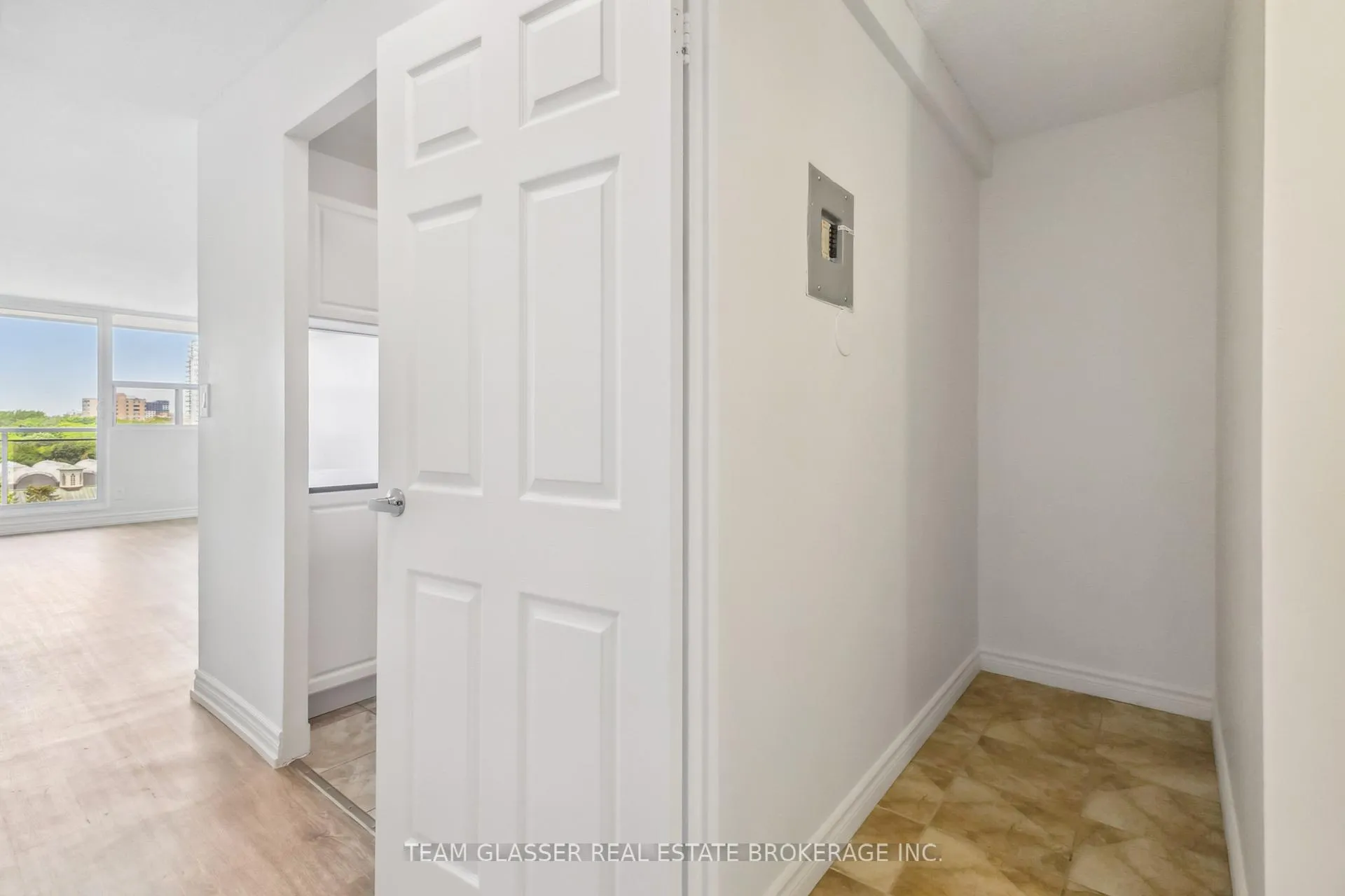 Photo 16 of Unit 409, 21 King Street, London, East K — HOMEH