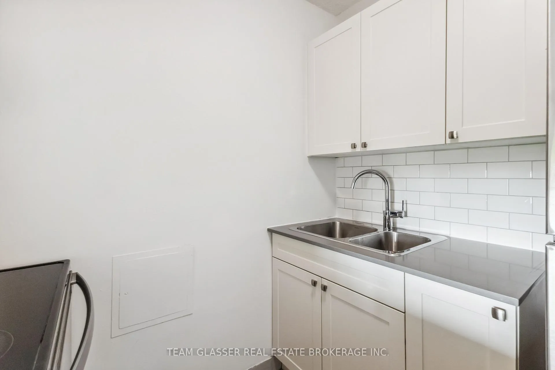 Photo 19 of Unit 409, 21 King Street, London, East K — HOMEH