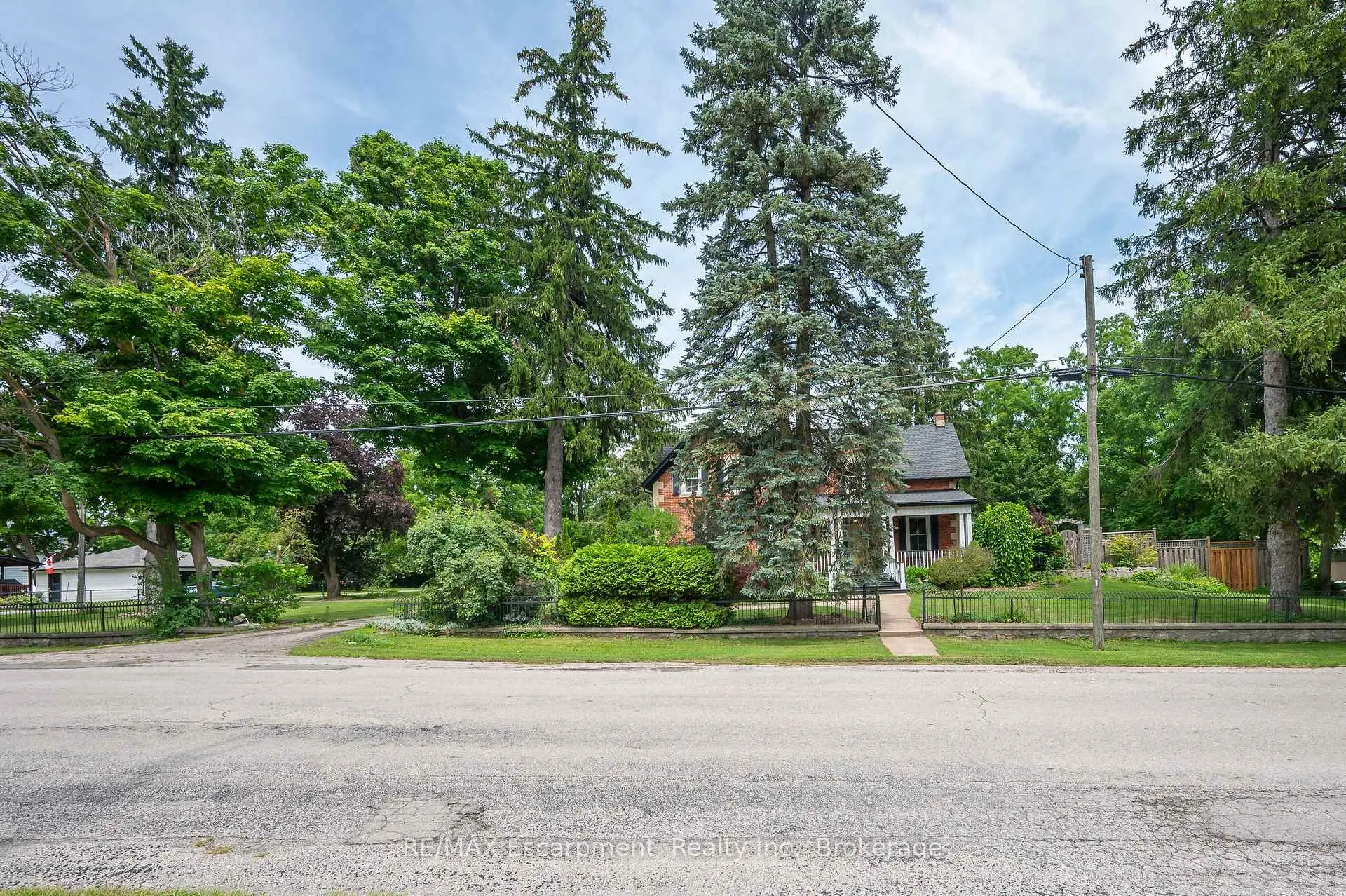 Photo 2 of 780 Old 8 Highway, Hamilton, Rockton — HOMEH
