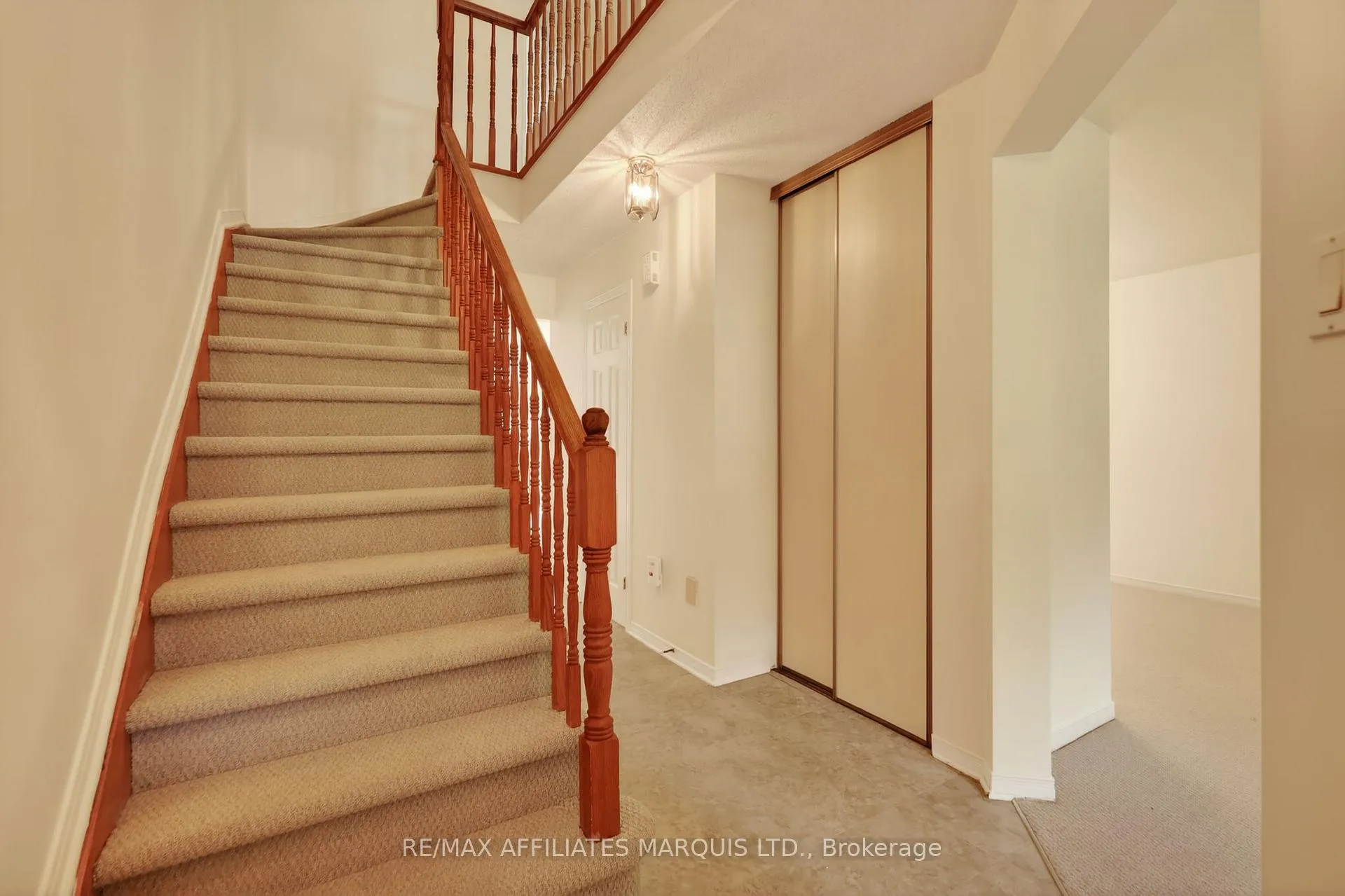 Photo 4 of 58 Robarts Crescent, Ottawa, Kanata - Katimavik — HOMEH