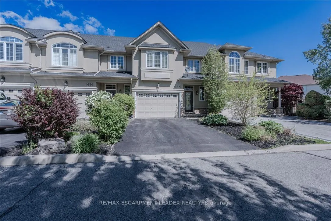 Photo 2 of 582 Stonehenge Drive, Hamilton, Meadowlands — HOMEH