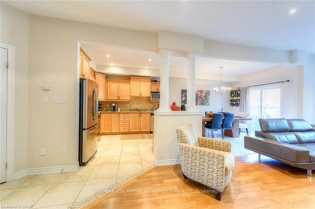 Photo 8 of 582 Stonehenge Drive, Hamilton, Meadowlands — HOMEH