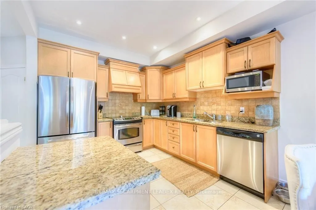 Photo 9 of 582 Stonehenge Drive, Hamilton, Meadowlands — HOMEH