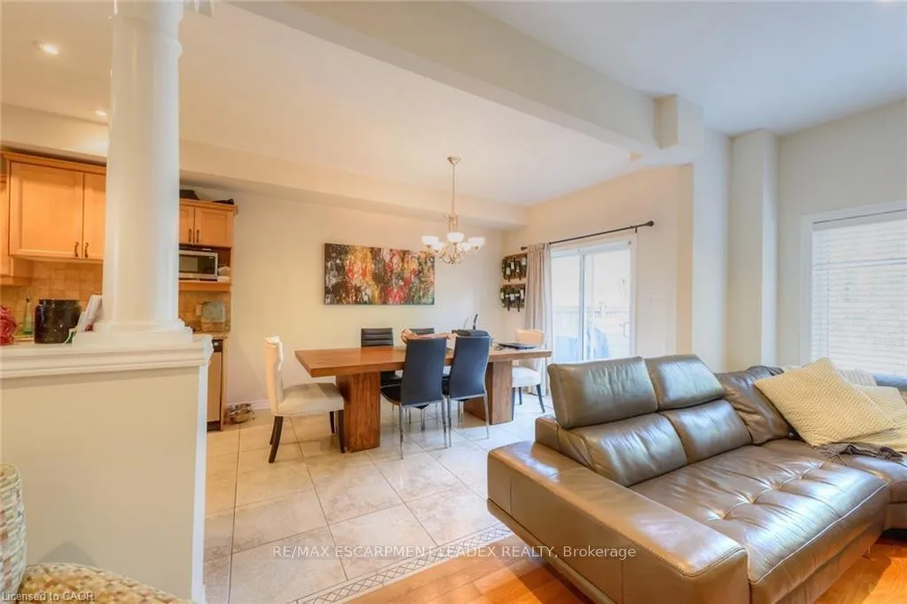 Photo 10 of 582 Stonehenge Drive, Hamilton, Meadowlands — HOMEH