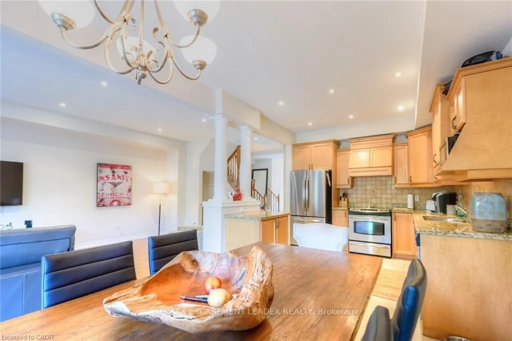 Photo 11 of 582 Stonehenge Drive, Hamilton, Meadowlands — HOMEH