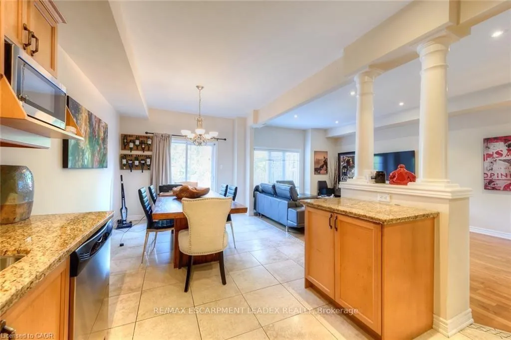 Photo 12 of 582 Stonehenge Drive, Hamilton, Meadowlands — HOMEH