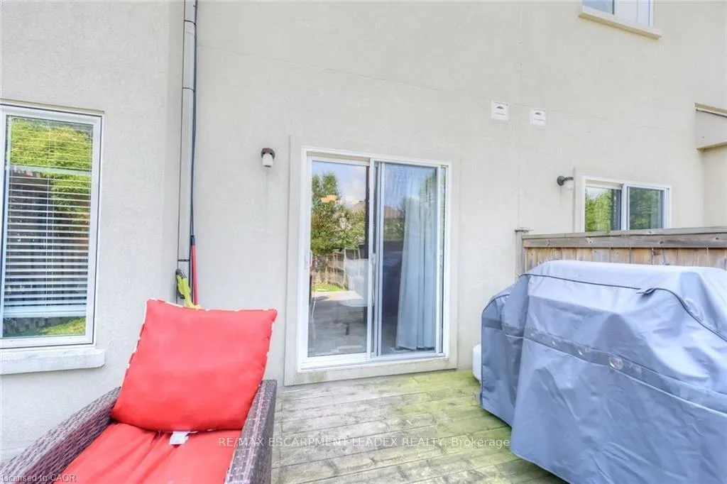 Photo 15 of 582 Stonehenge Drive, Hamilton, Meadowlands — HOMEH