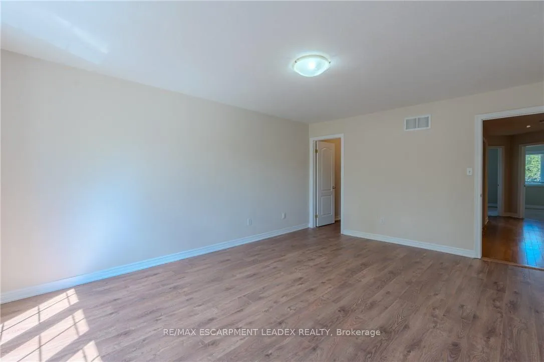 Photo 22 of 582 Stonehenge Drive, Hamilton, Meadowlands — HOMEH
