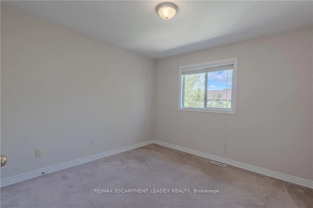 Photo 24 of 582 Stonehenge Drive, Hamilton, Meadowlands — HOMEH