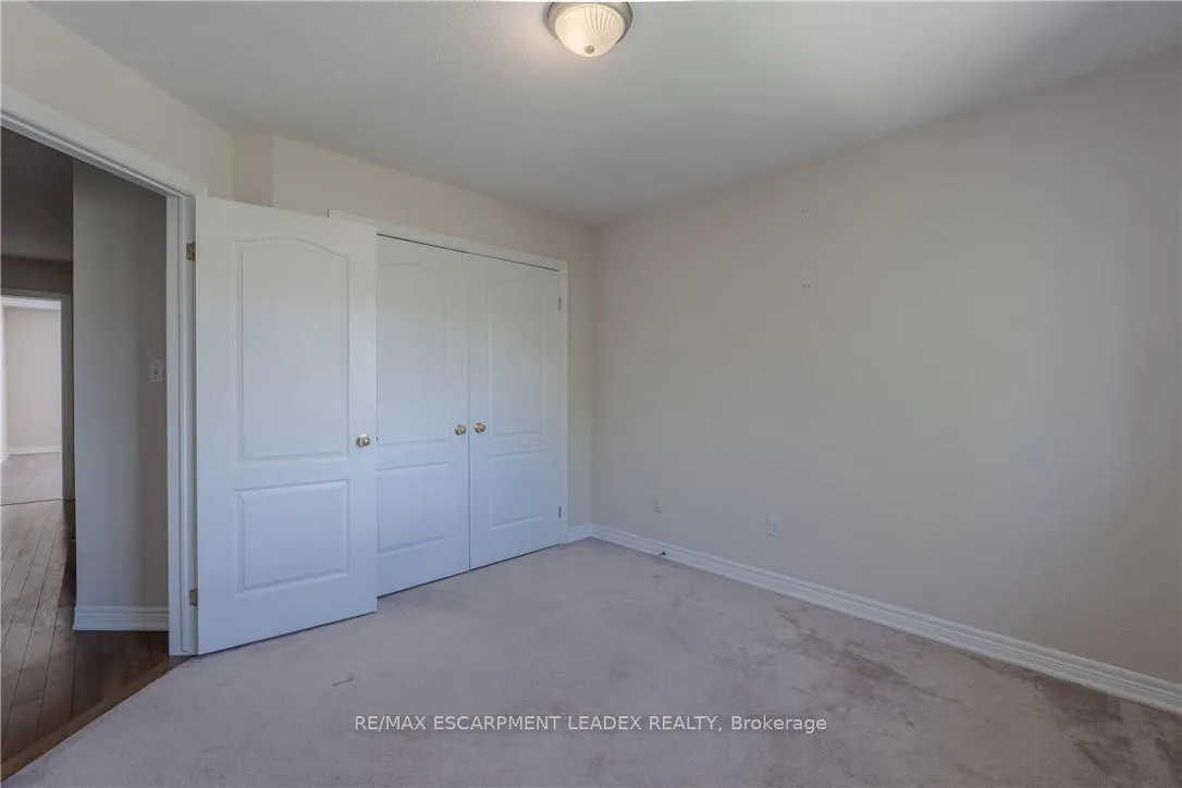 Photo 25 of 582 Stonehenge Drive, Hamilton, Meadowlands — HOMEH