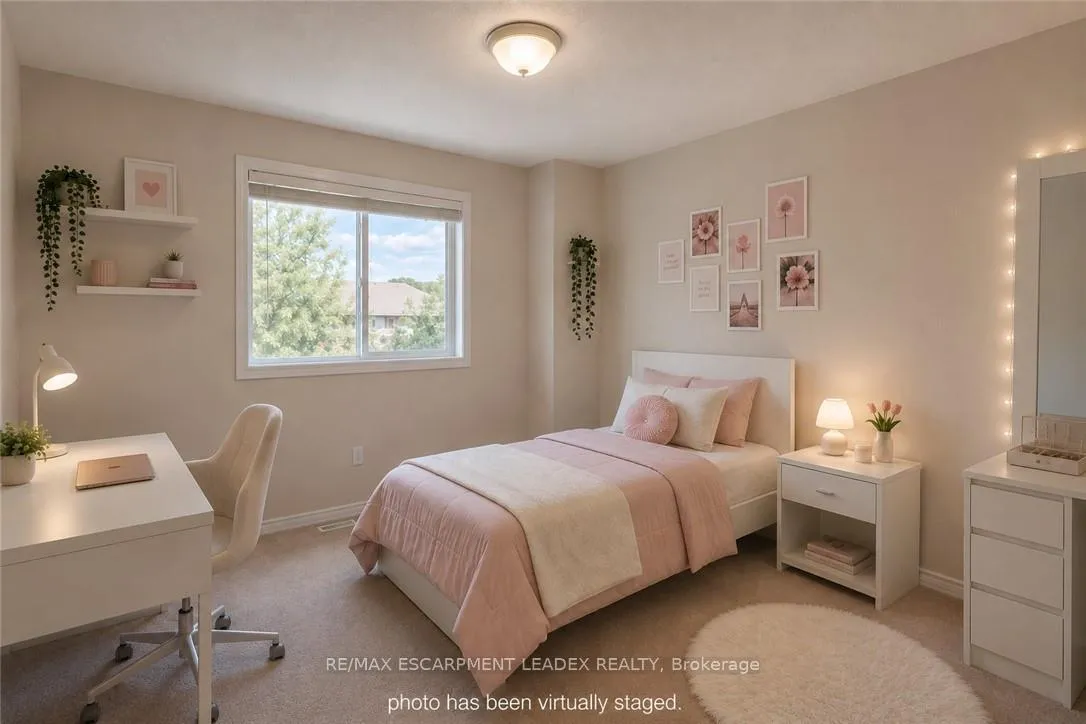 Photo 27 of 582 Stonehenge Drive, Hamilton, Meadowlands — HOMEH