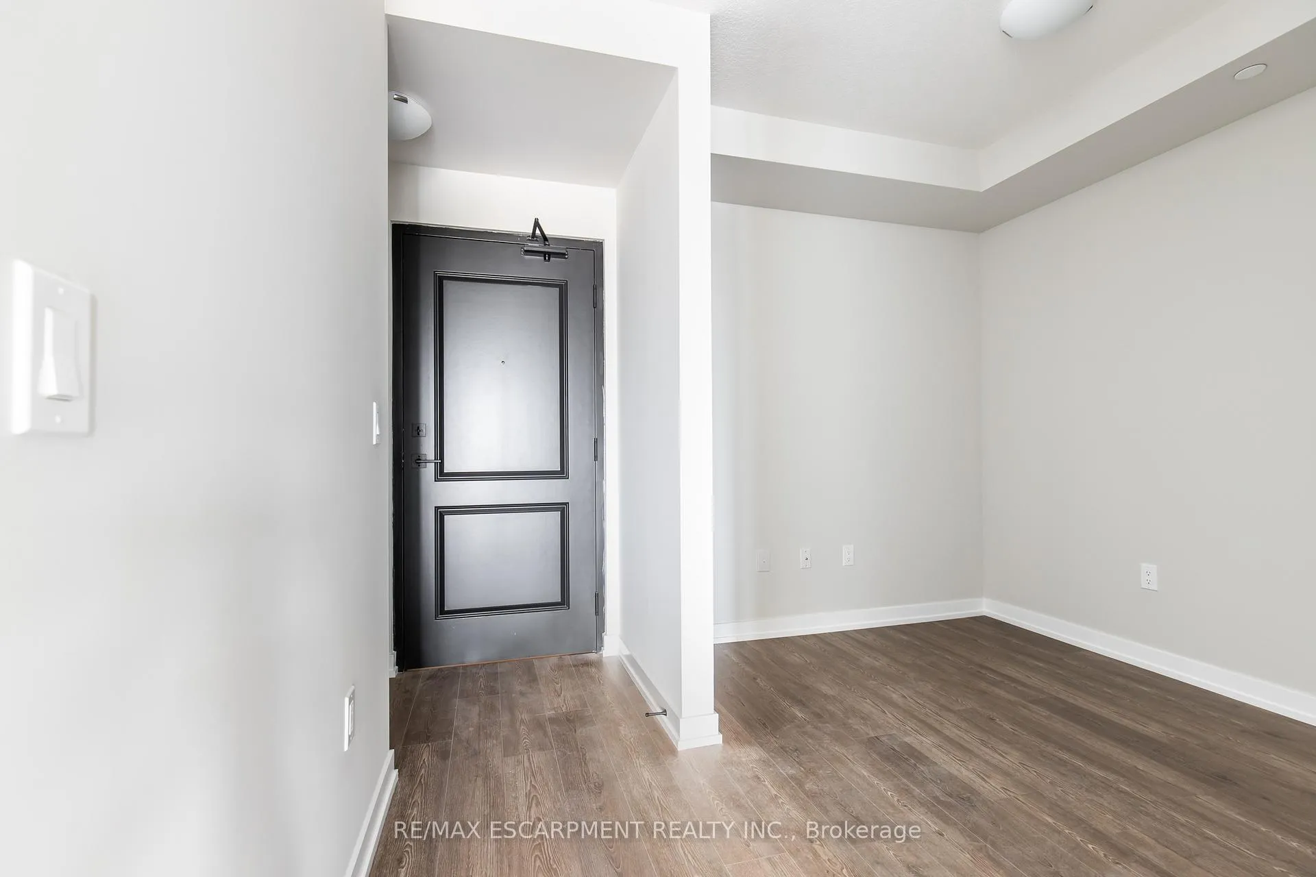Photo 2 of Unit 304, 870 Queenston Road, Hamilton, Stoney Creek — HOMEH