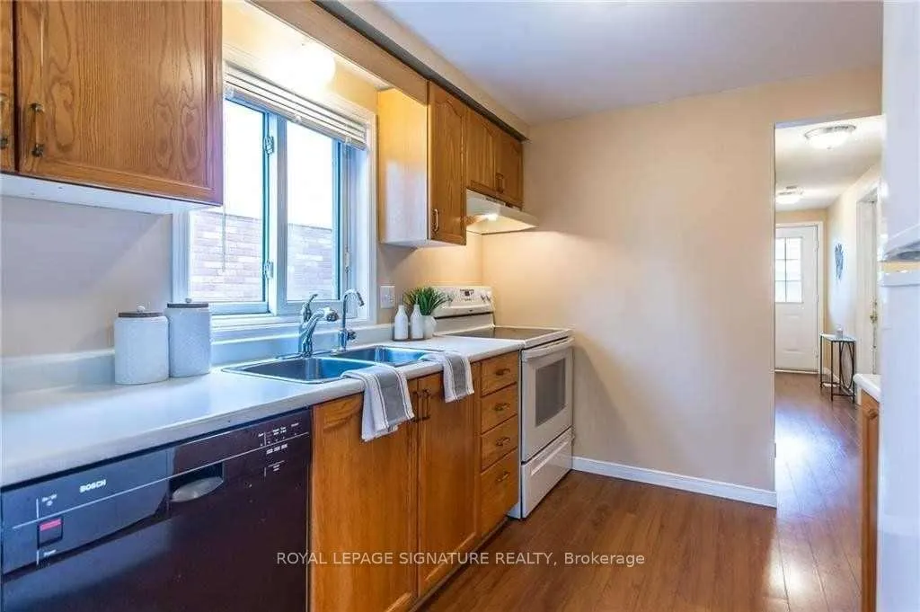 Photo 3 of 426 Downsview Place, Waterloo, Bridgeport — HOMEH