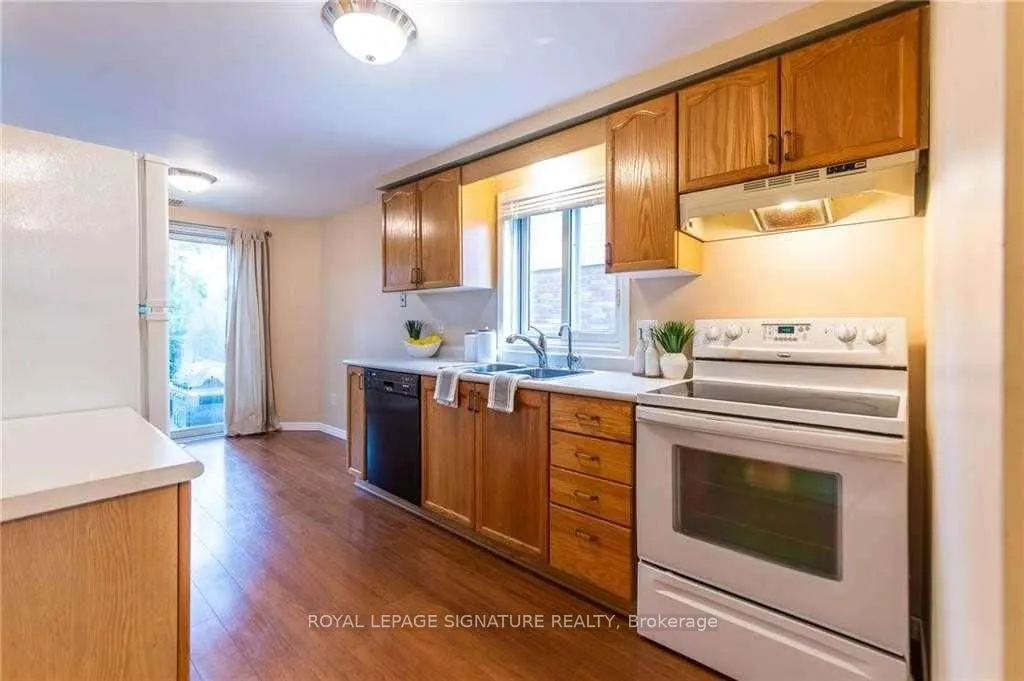 Photo 4 of 426 Downsview Place, Waterloo, Bridgeport — HOMEH