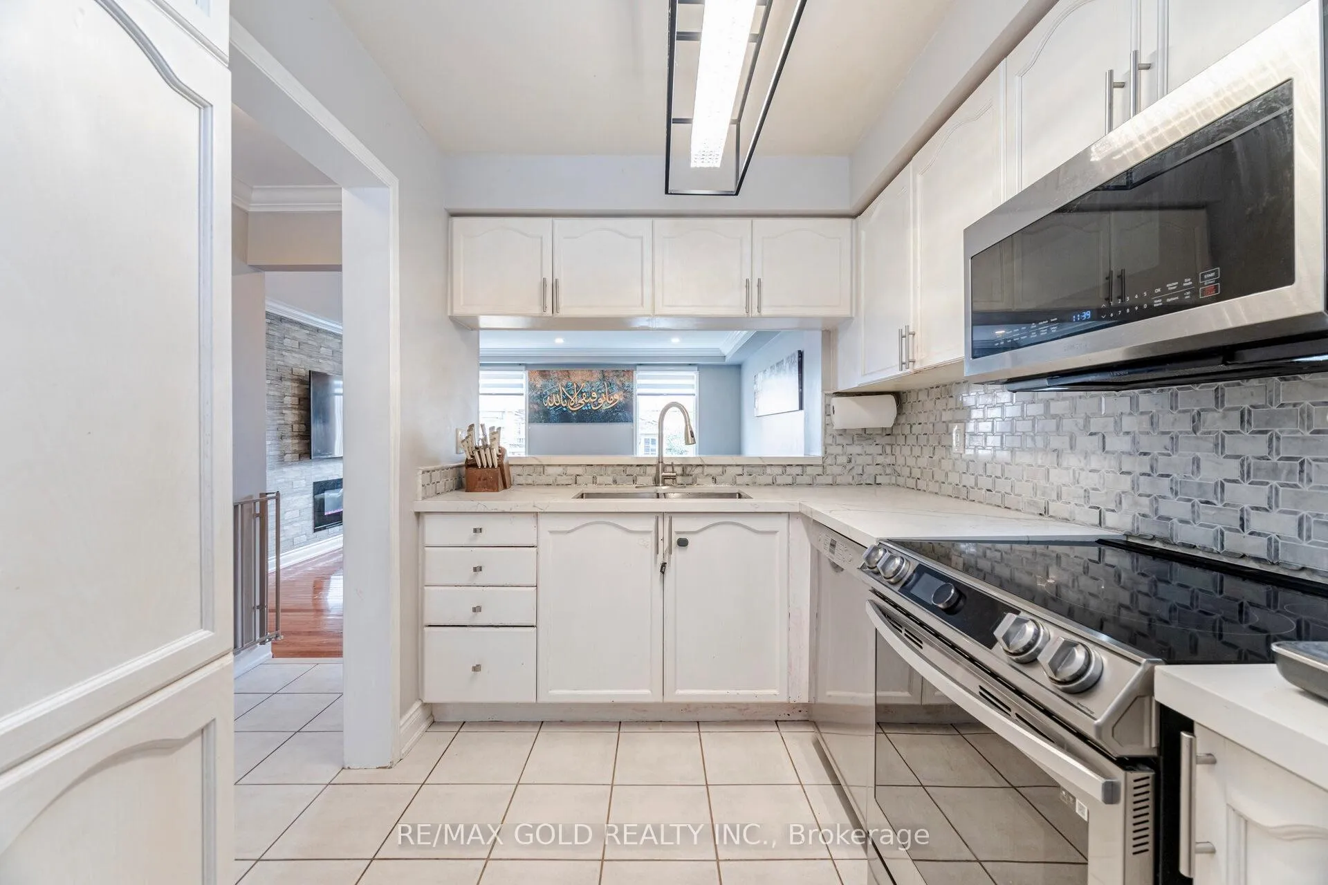 Photo 6 of 5352 Bushelgrove Circle, Mississauga, Central Erin Mills — HOMEH
