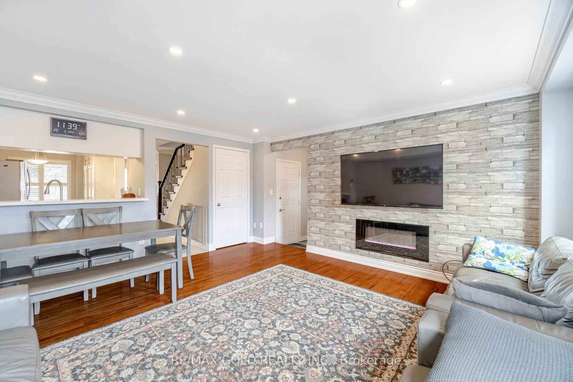 Photo 11 of 5352 Bushelgrove Circle, Mississauga, Central Erin Mills — HOMEH