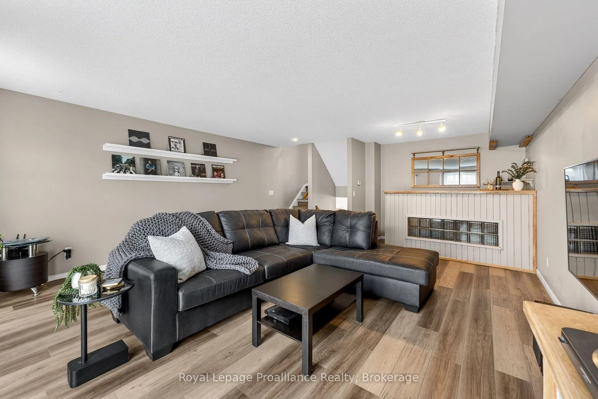 Photo 8 of Unit 4, 9 Progress Avenue, Belleville, Belleville Ward — HOMEH