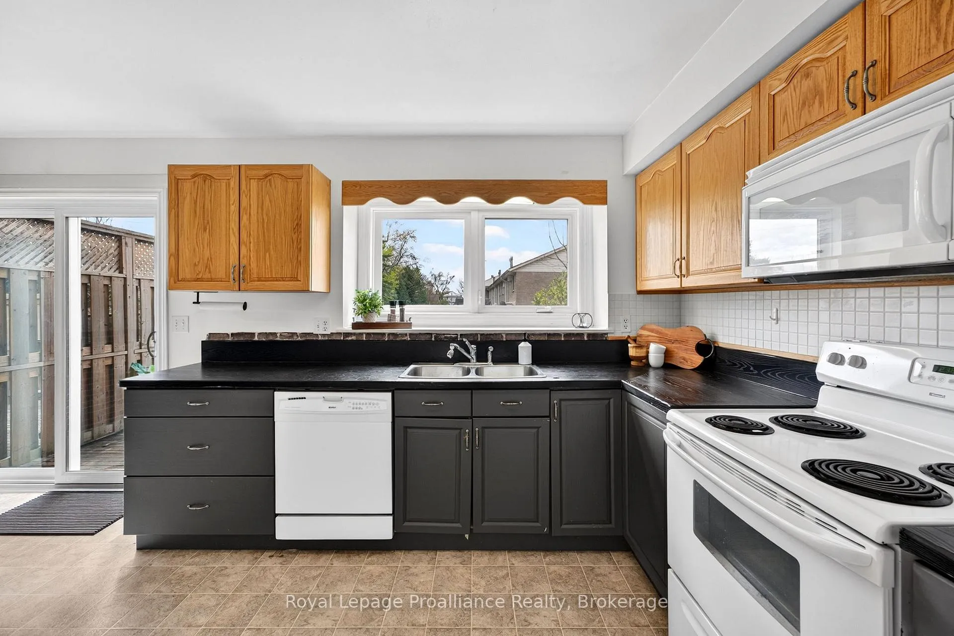 Photo 10 of Unit 4, 9 Progress Avenue, Belleville, Belleville Ward — HOMEH