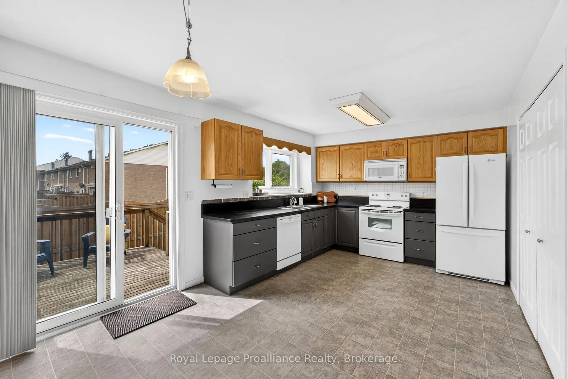 Photo 11 of Unit 4, 9 Progress Avenue, Belleville, Belleville Ward — HOMEH