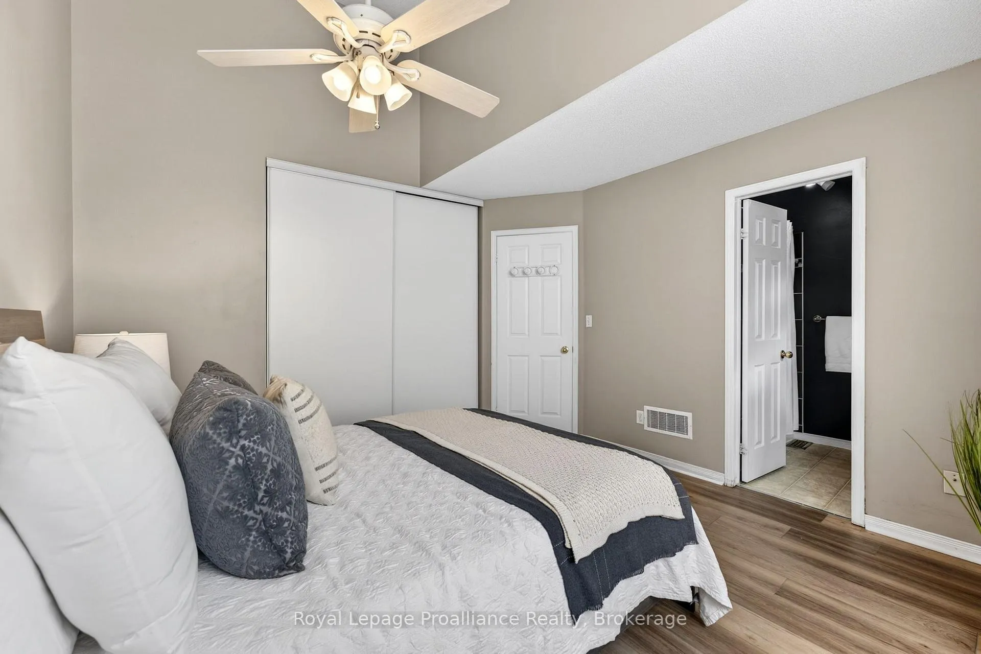 Photo 16 of Unit 4, 9 Progress Avenue, Belleville, Belleville Ward — HOMEH