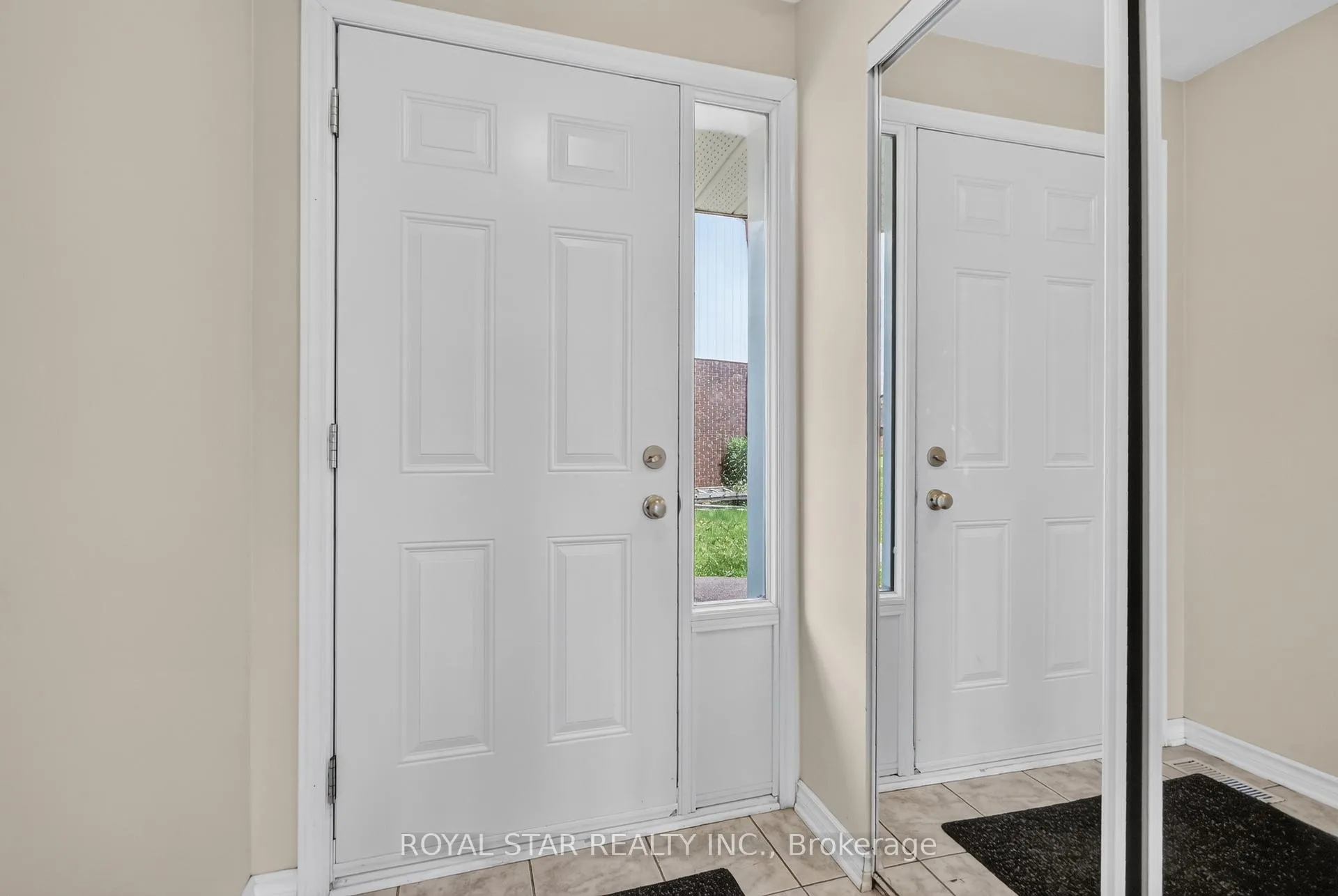 Photo 3 of Unit 5, 3333 Mccarthy Road, Ottawa, Hunt Club/Western Community — HOMEH