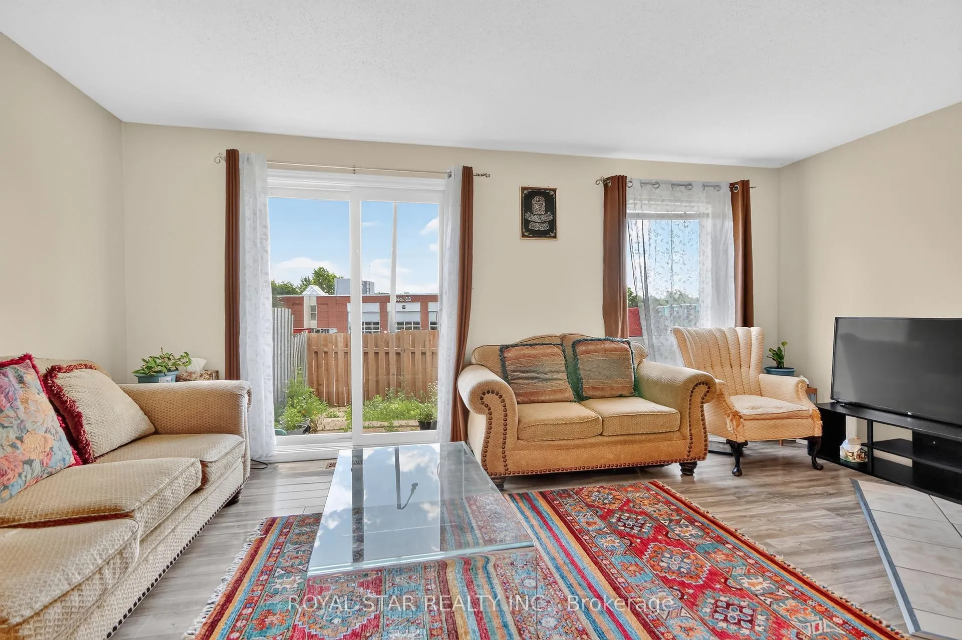 Photo 5 of Unit 5, 3333 Mccarthy Road, Ottawa, Hunt Club/Western Community — HOMEH
