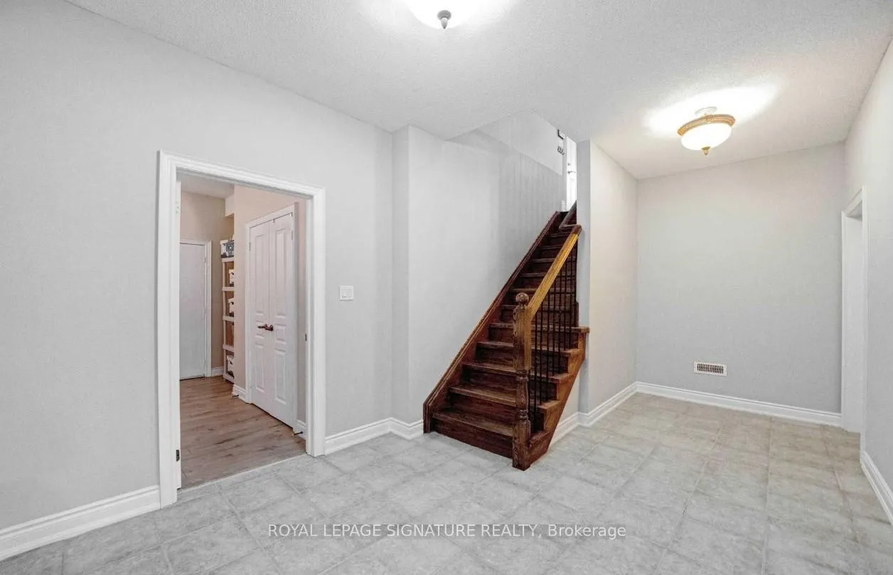 Photo 3 of 975 Fredonia Drive, Mississauga, Erindale — HOMEH