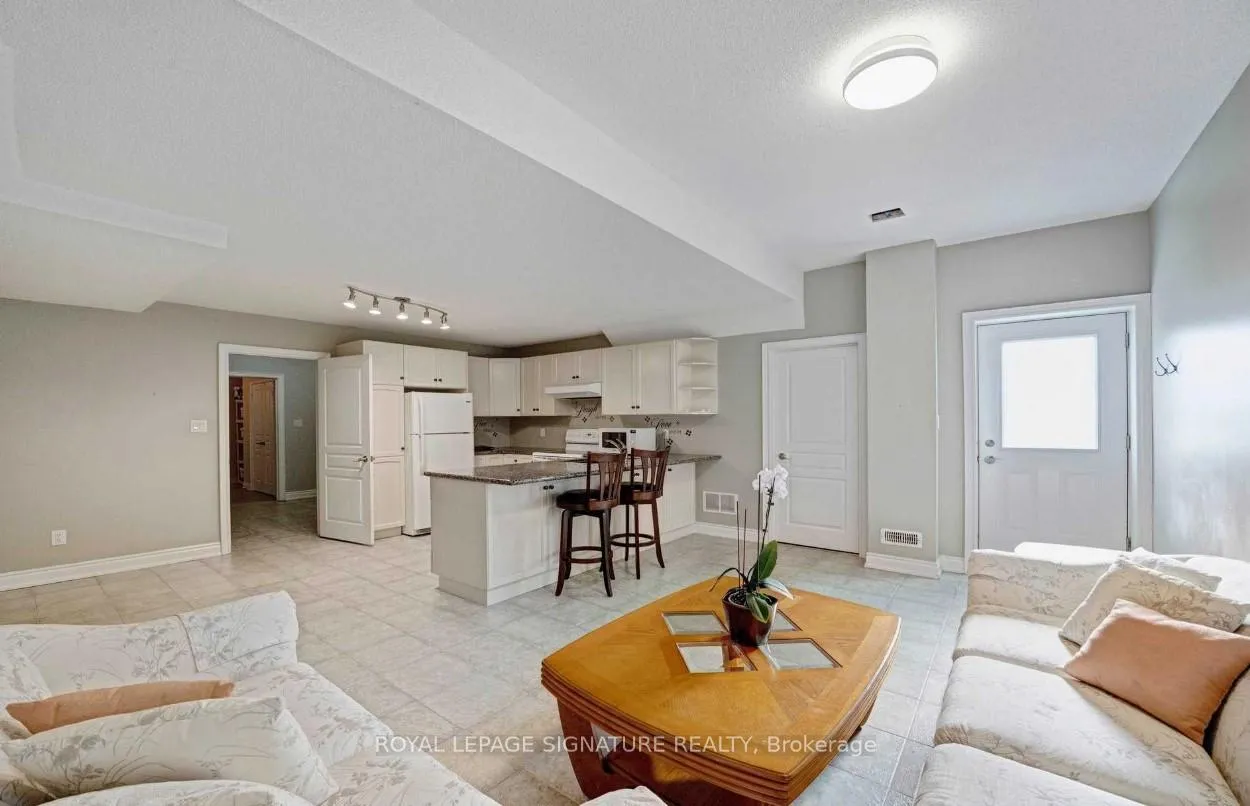 Photo 4 of 975 Fredonia Drive, Mississauga, Erindale — HOMEH