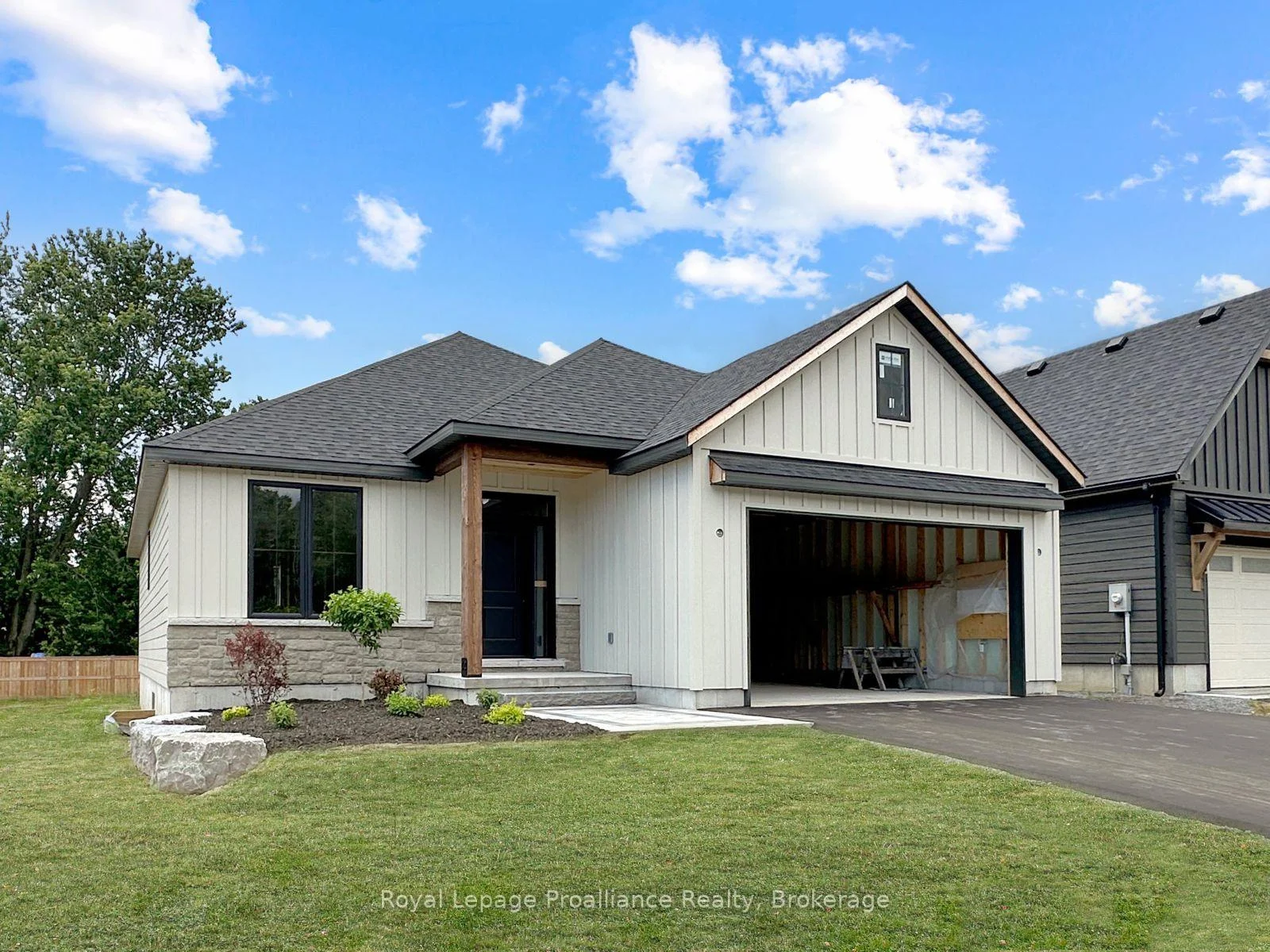 Photo 4 of 33 Deerview Drive, Quinte West, Murray Ward — HOMEH
