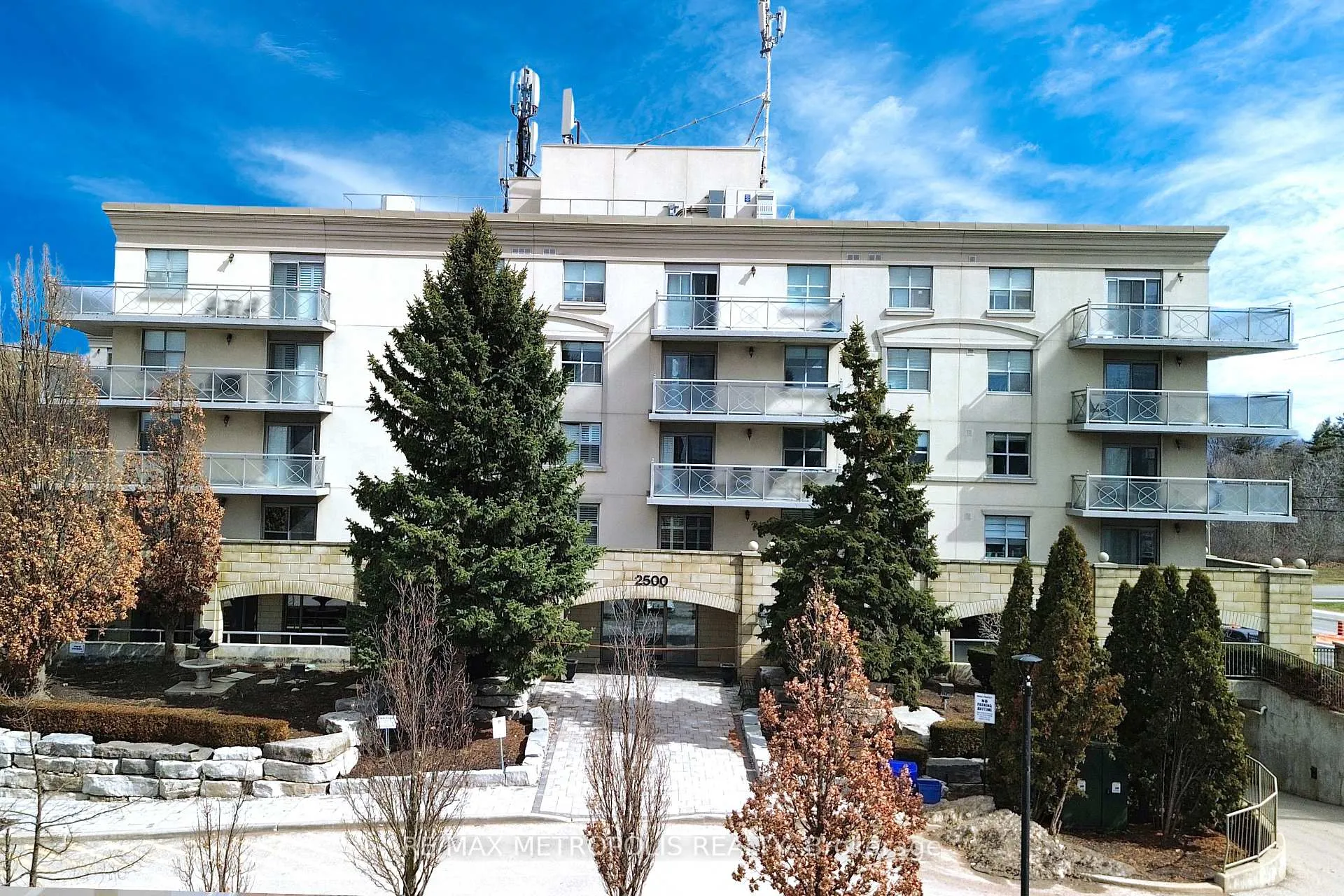 Photo 1 of Unit 216, 2500 Rutherford Road, Vaughan, Maple — HOMEH