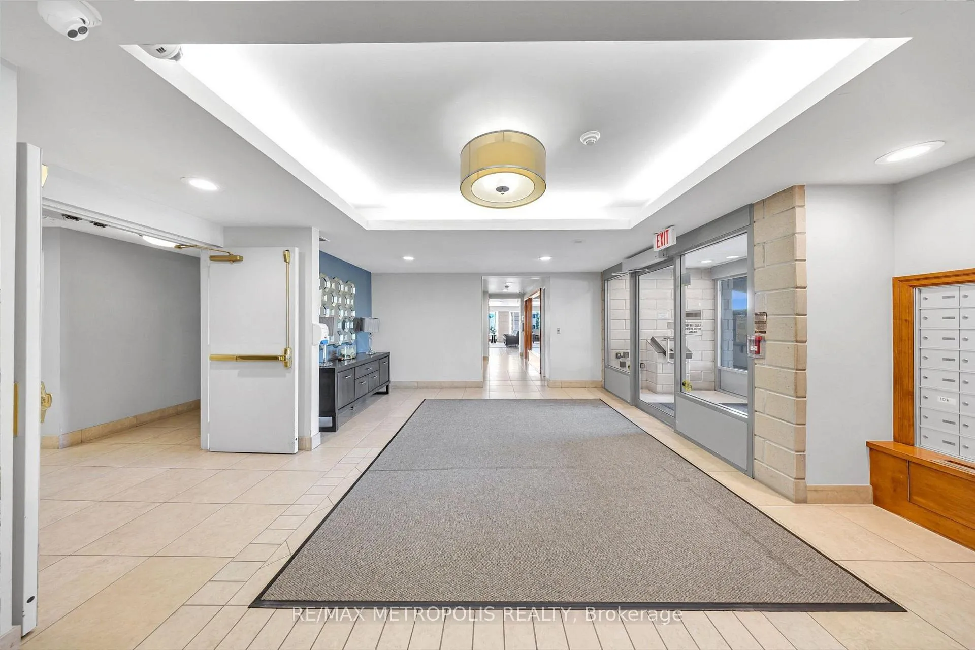 Photo 4 of Unit 216, 2500 Rutherford Road, Vaughan, Maple — HOMEH