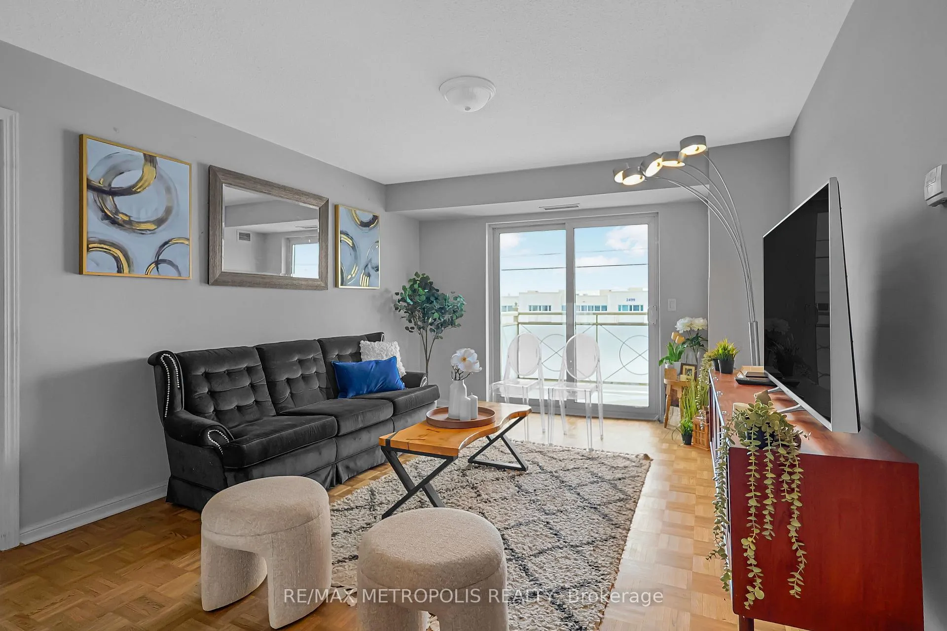 Photo 5 of Unit 216, 2500 Rutherford Road, Vaughan, Maple — HOMEH