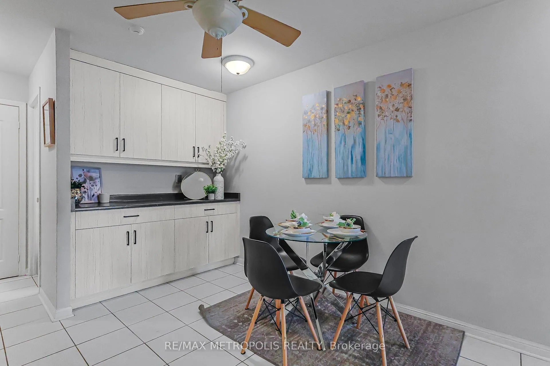 Photo 9 of Unit 216, 2500 Rutherford Road, Vaughan, Maple — HOMEH