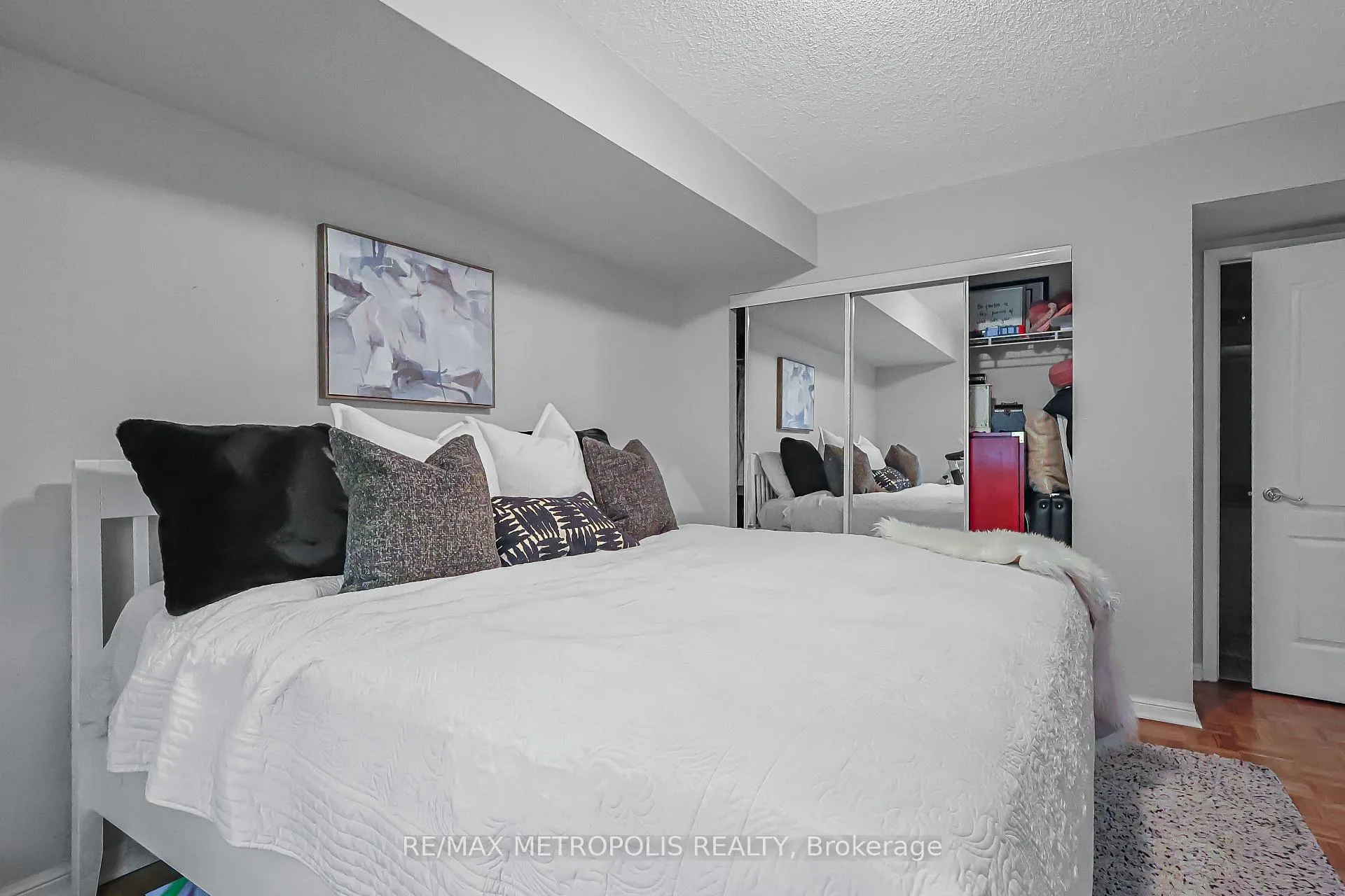 Photo 11 of Unit 216, 2500 Rutherford Road, Vaughan, Maple — HOMEH