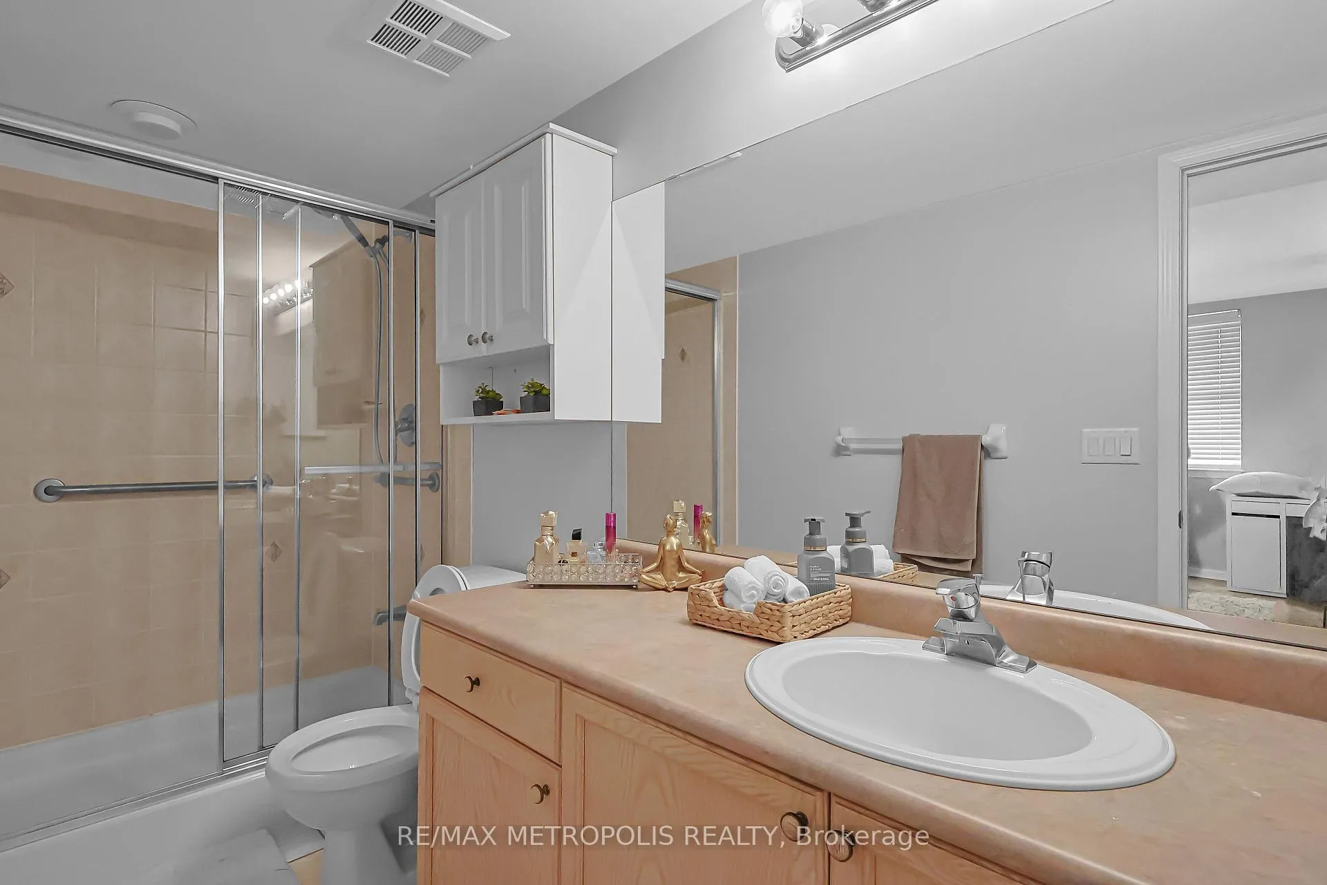 Photo 12 of Unit 216, 2500 Rutherford Road, Vaughan, Maple — HOMEH